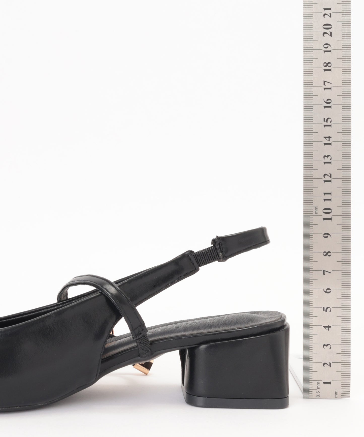 レザー調 メタルモチーフ スクエアトゥ バックストラップ ヒール サンダル