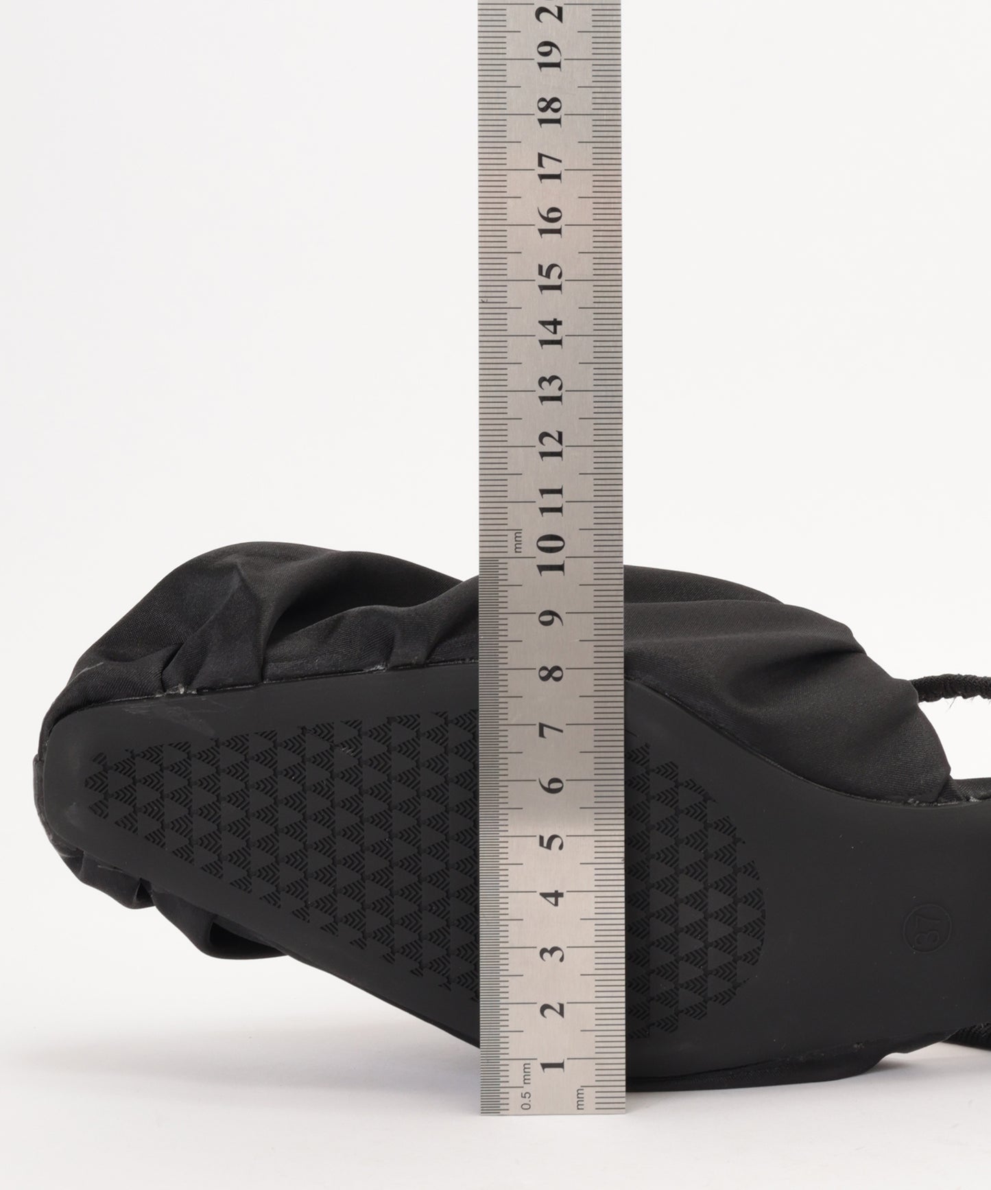 ラウンドトゥ ギャザー アンクルストラップ付き フラット ミュール