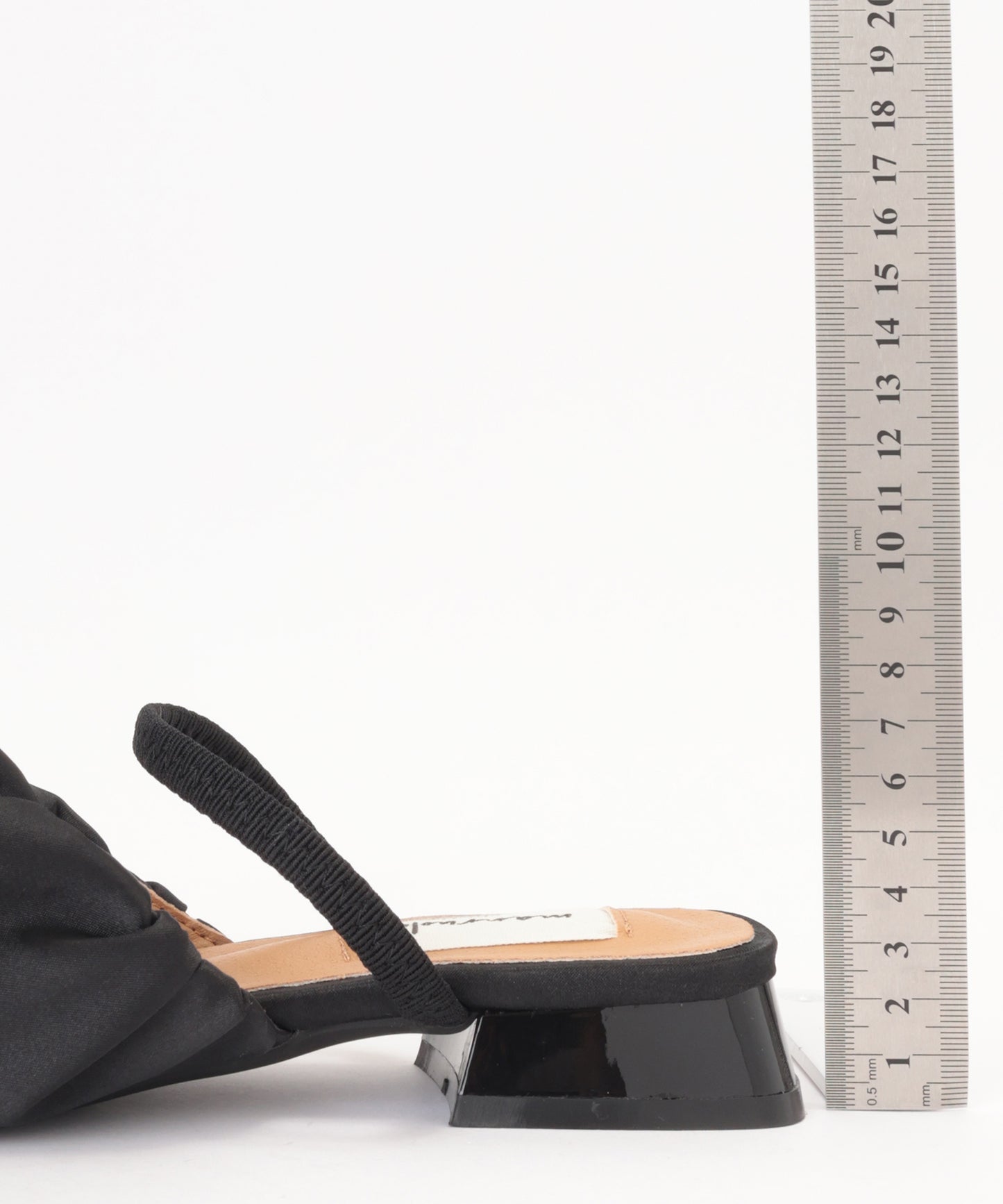 ラウンドトゥ ギャザー アンクルストラップ付き フラット ミュール