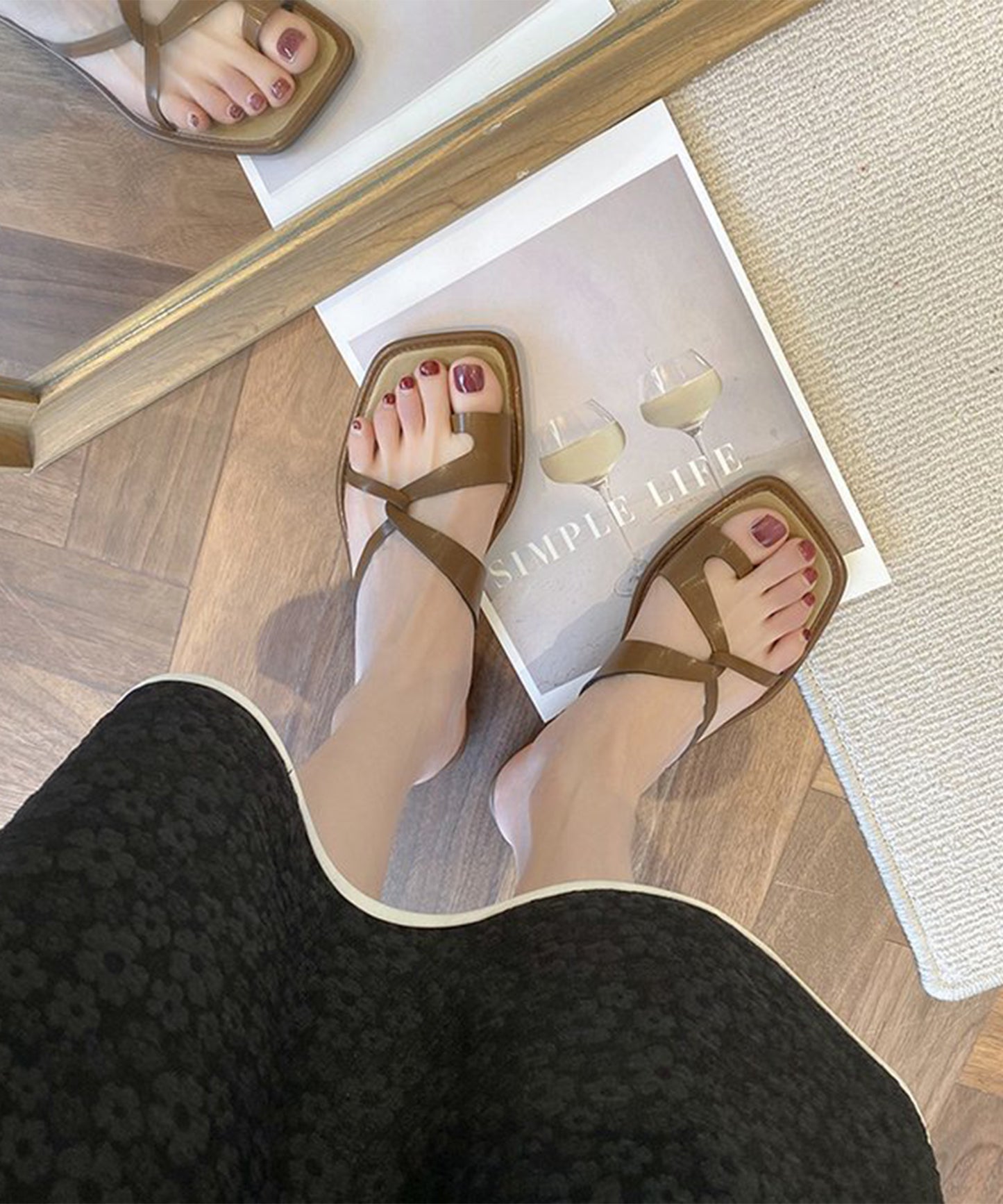 ツイスト ストラップ スクエアトゥ 親指トング フラット サンダル
