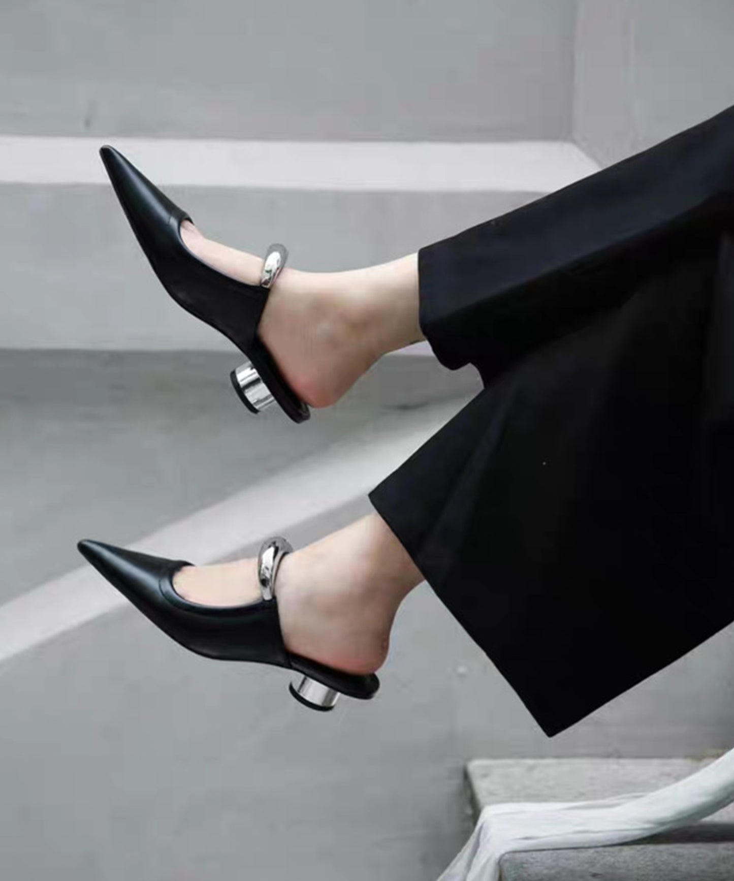 ゴールド メタル ストラップ ポインテッドトゥ ミュール ヒール サンダル