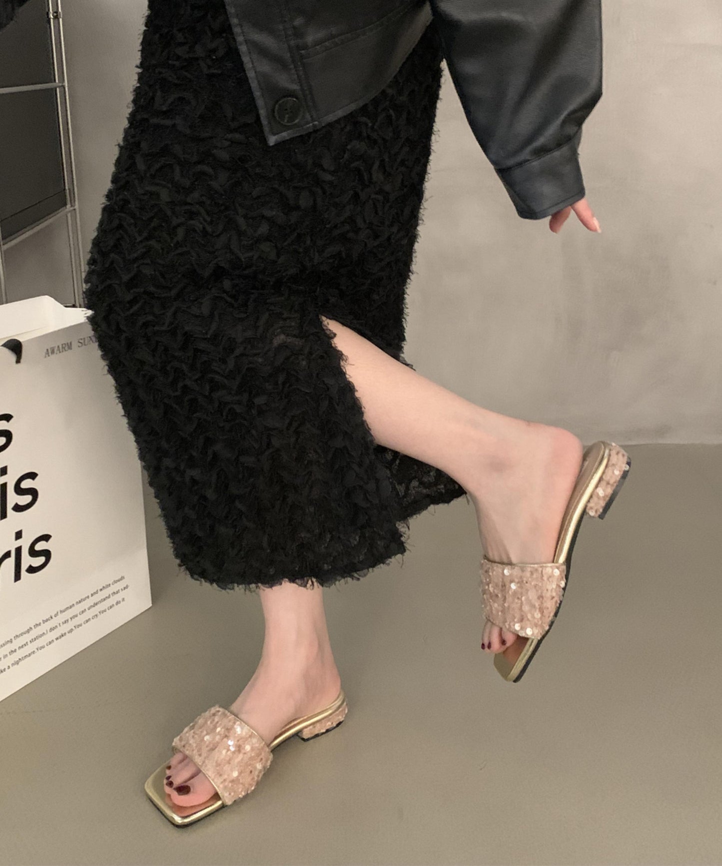 スパンコール ナロー スクエアトゥ ローヒール ミュール サンダル