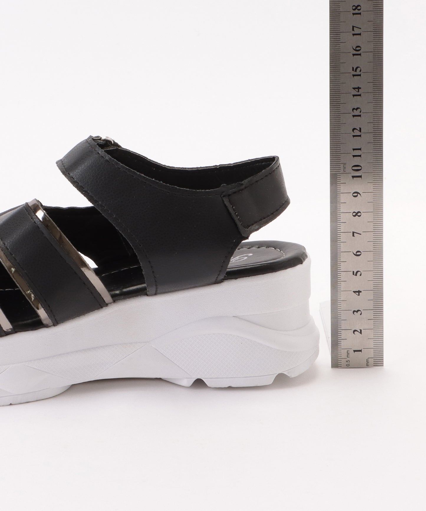 メタルアクセント厚底スポーツサンダル