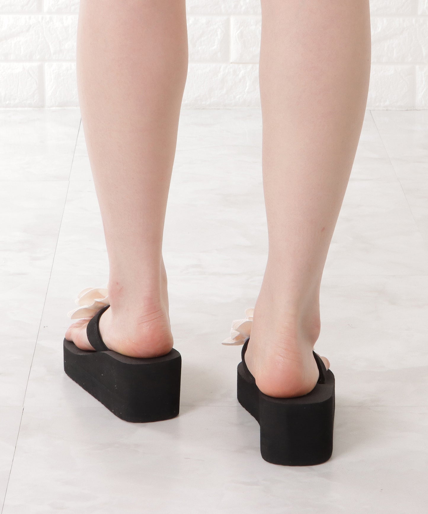 厚底フラワービーチサンダル