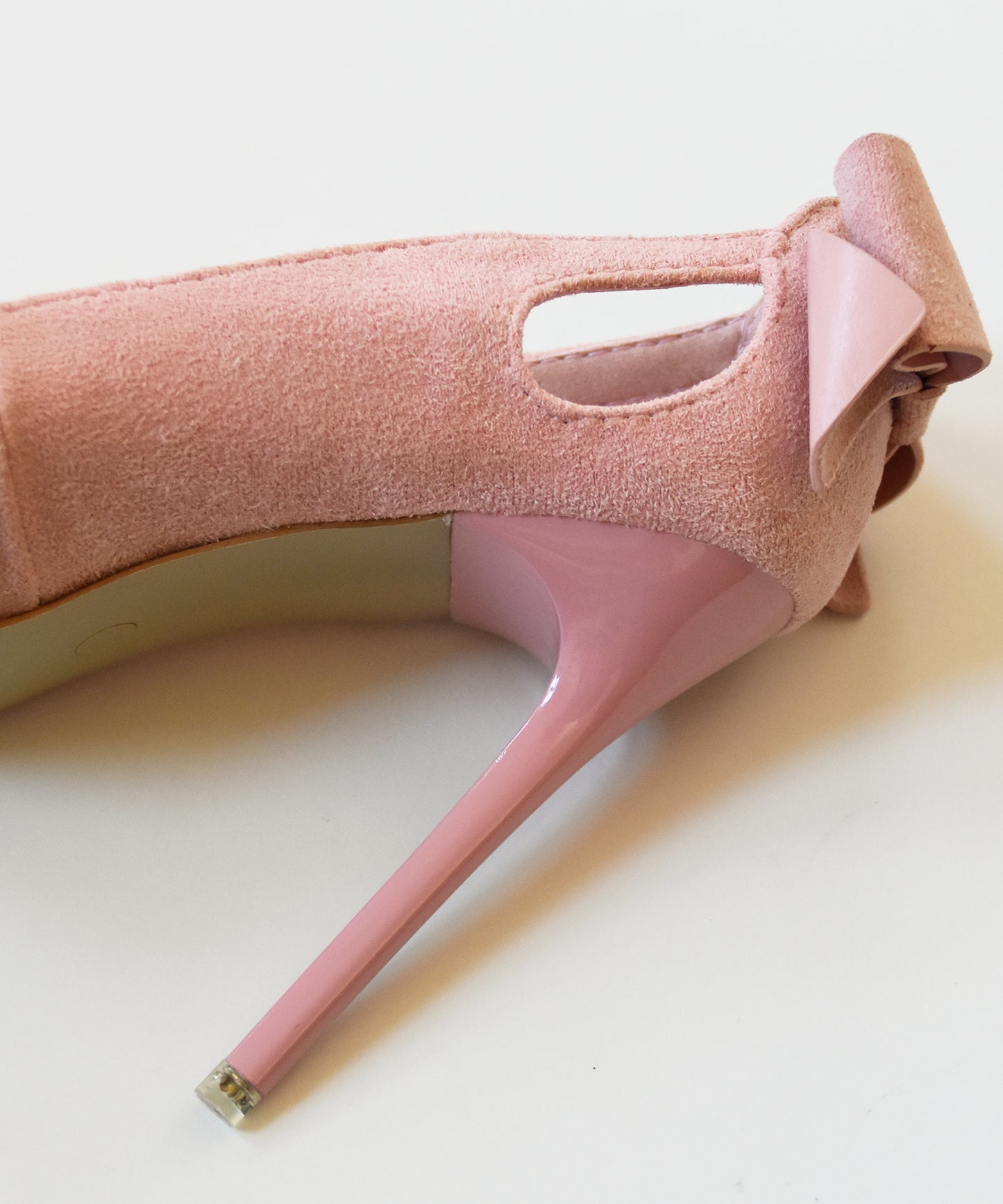 バックリボンスウェードポインテッドトゥピンヒールパンプス