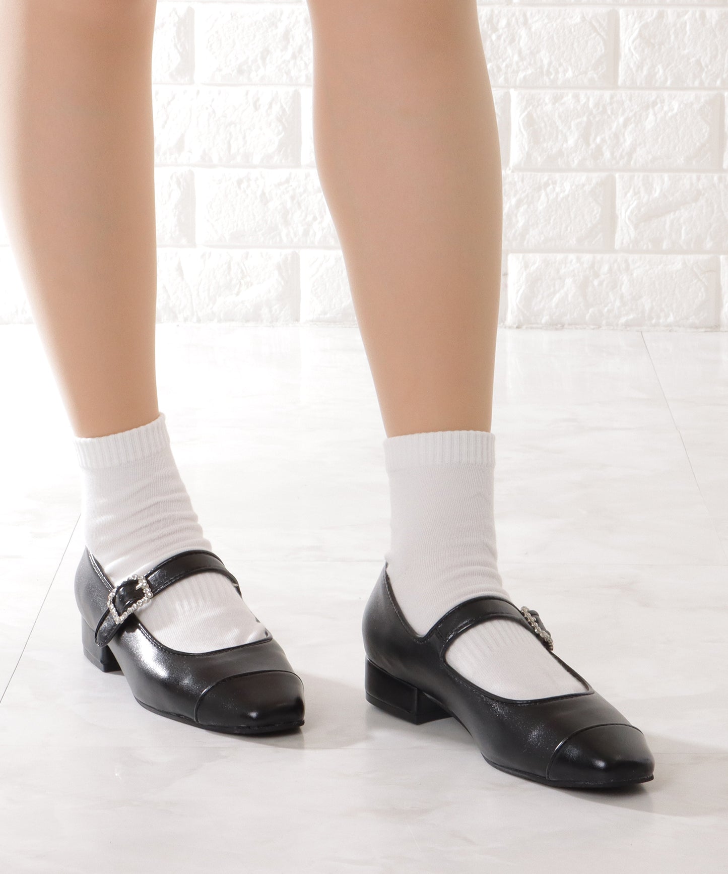 ビジュー バックル付き メリージェーン アーモンド パンプス