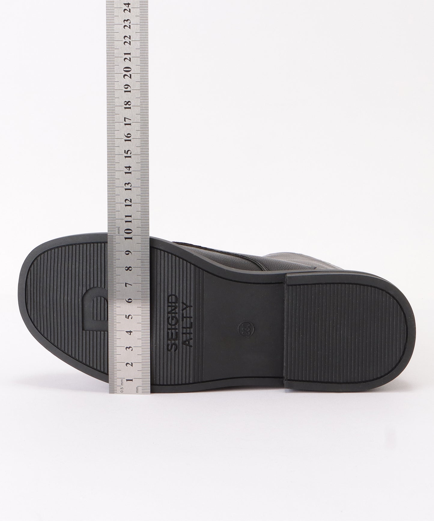 バックファスナー付きトラックソールレースアップブーツ