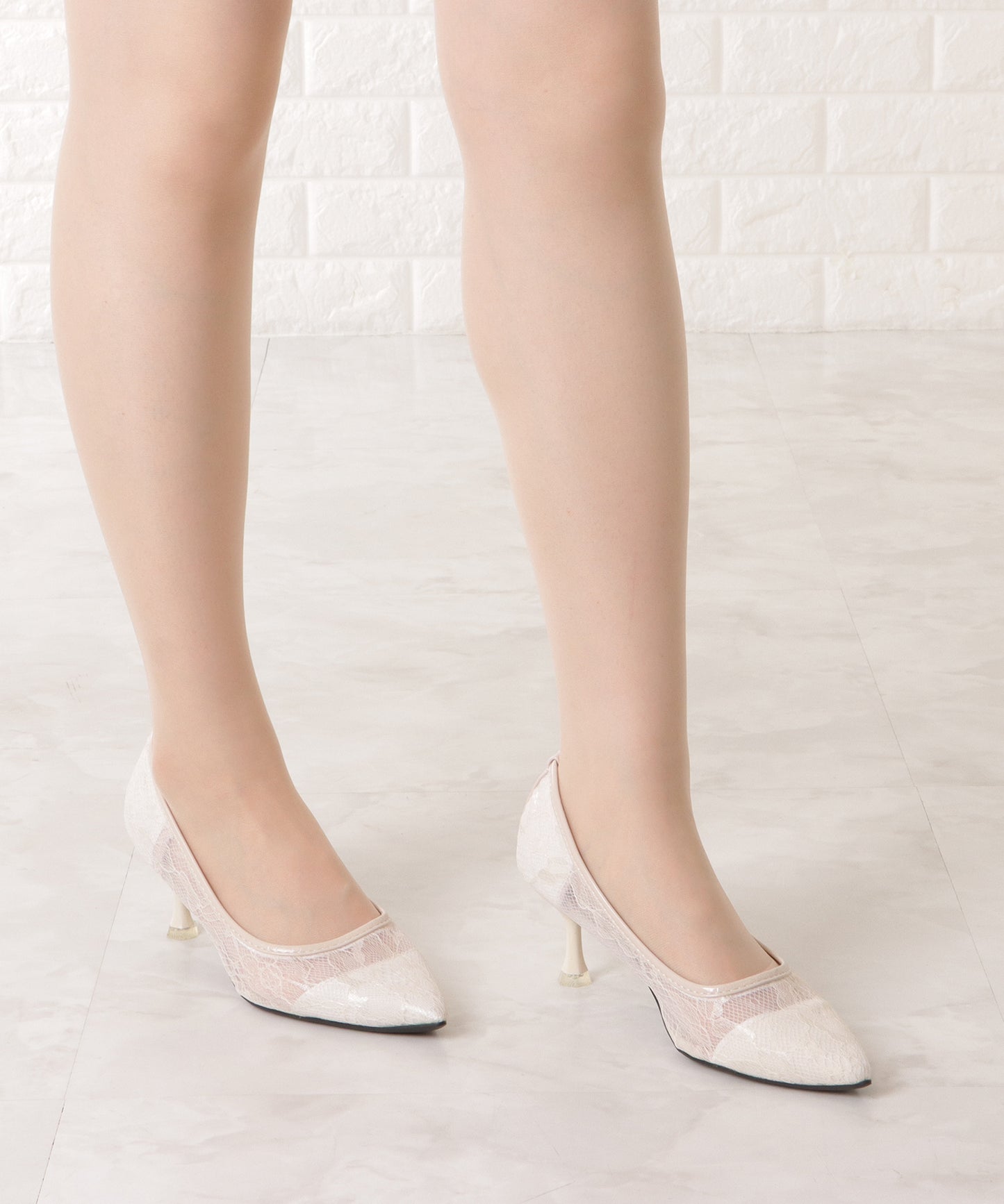 総レースポインテッドピンヒールパンプス