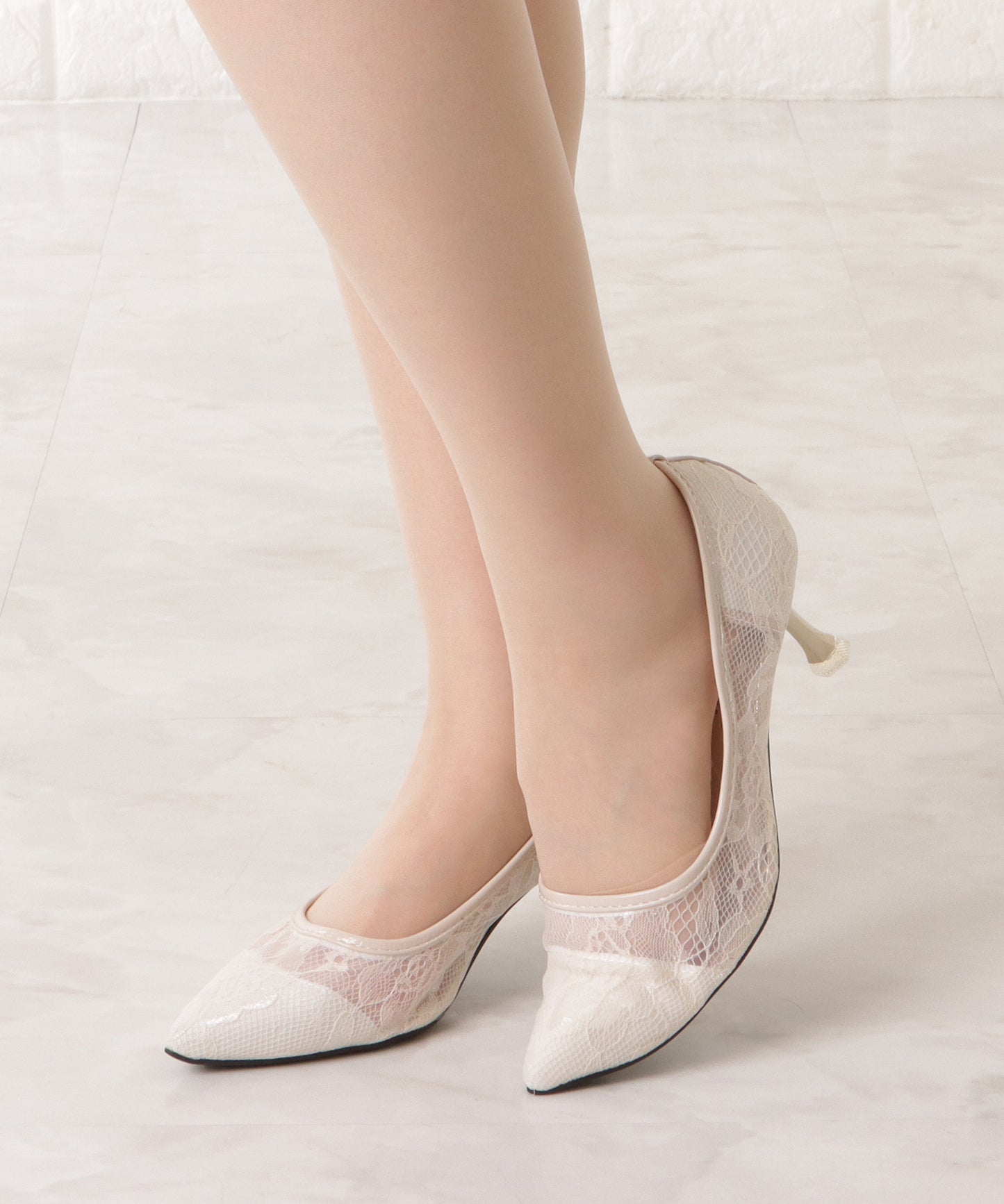 総レースポインテッドピンヒールパンプス