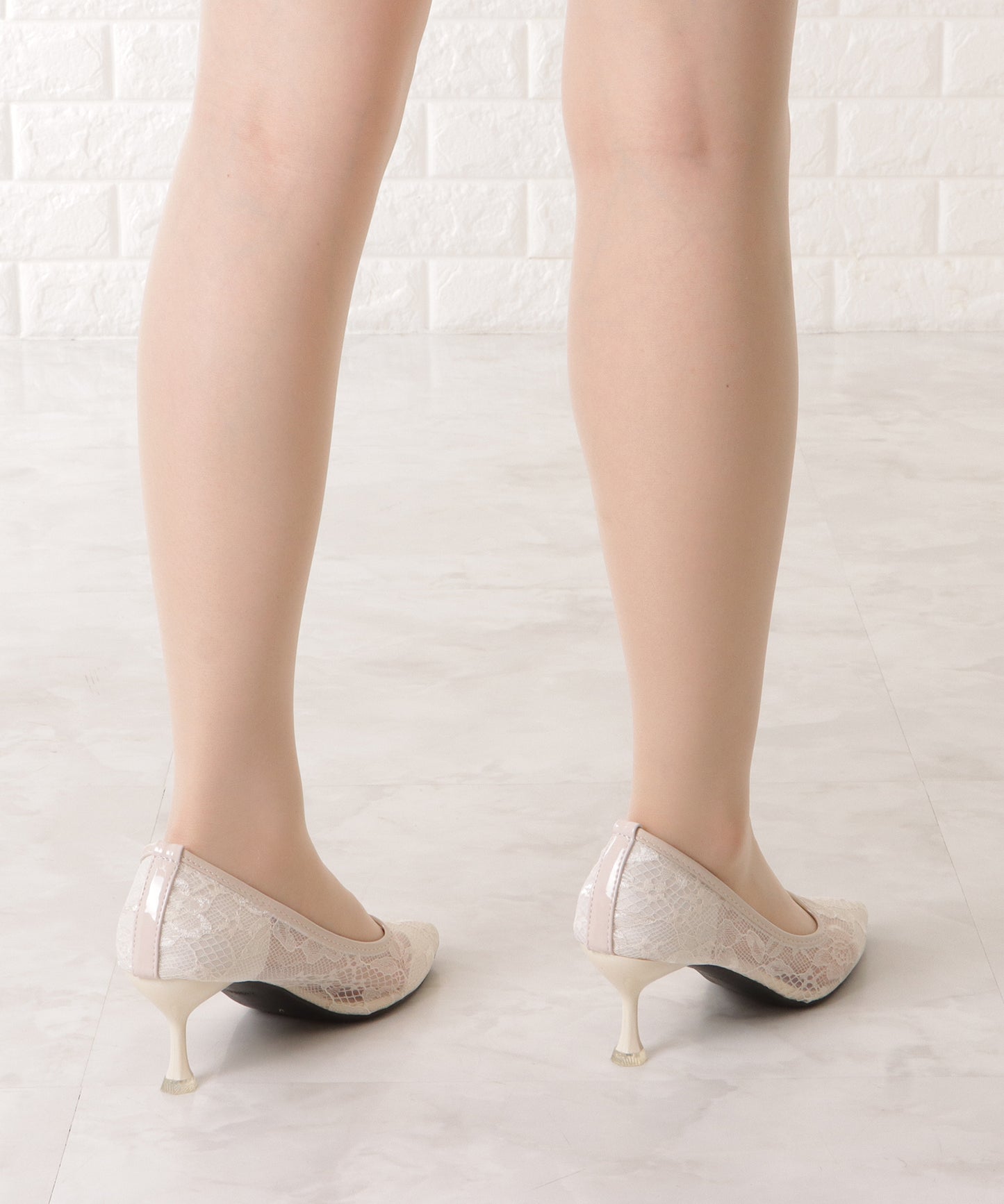 総レースポインテッドピンヒールパンプス