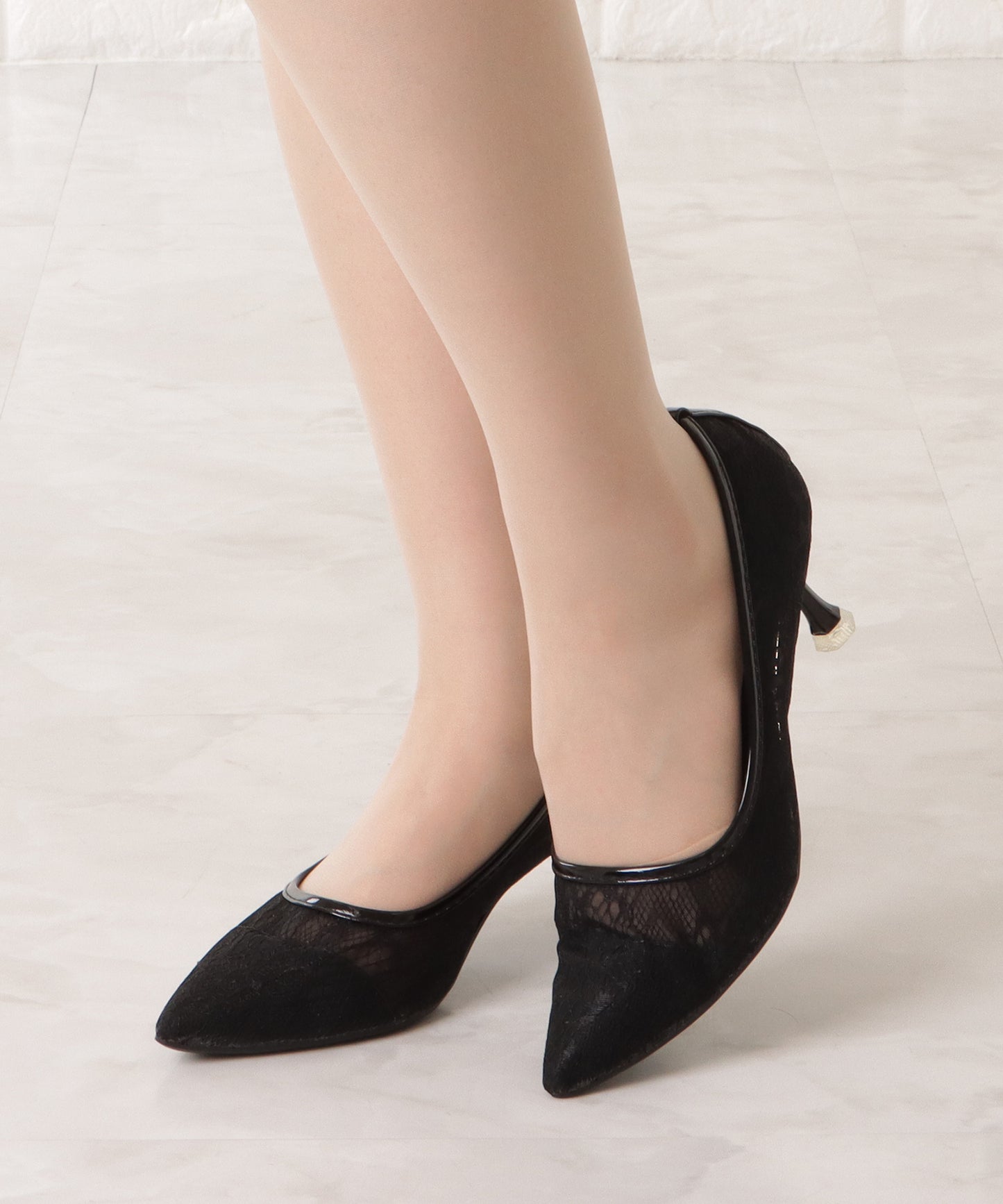 総レースポインテッドピンヒールパンプス