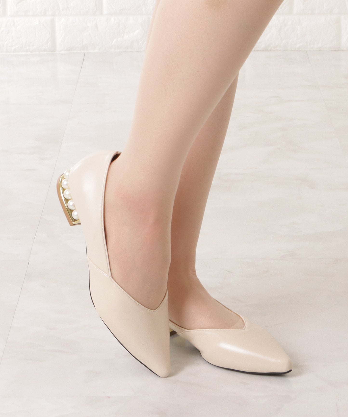 パールヒールポインテッドローヒールパンプス