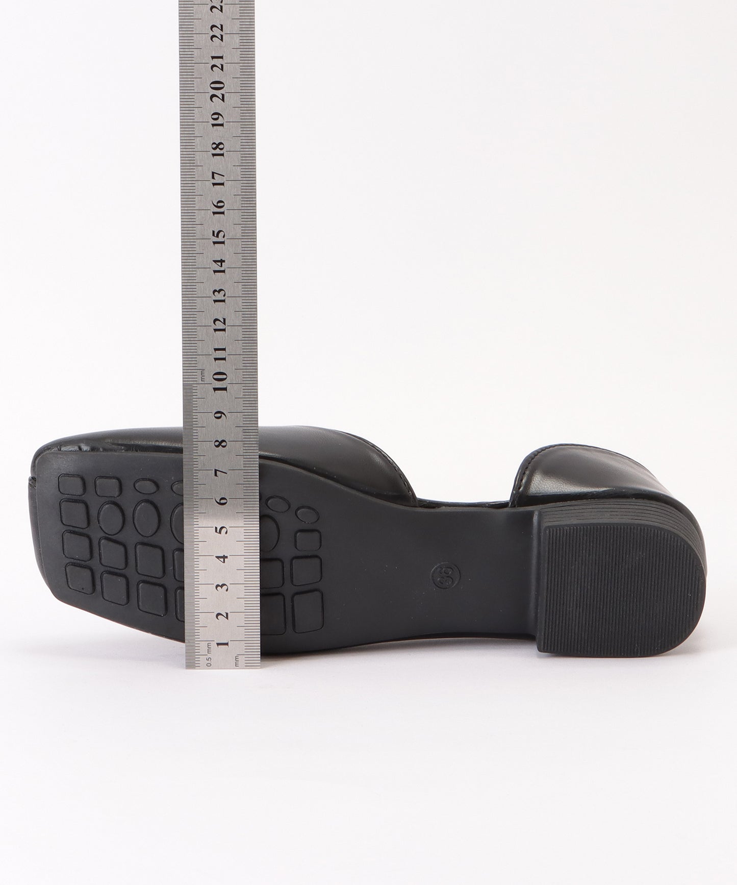 スクエアトゥVカットフラットシューズ