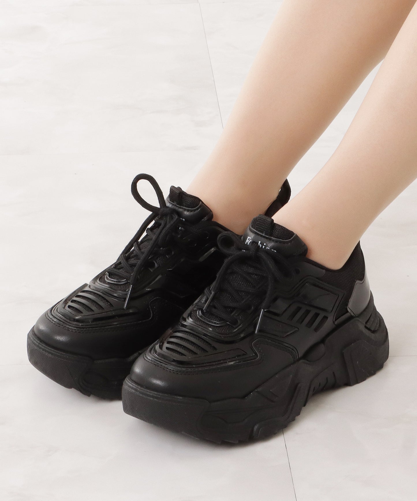 厚底ダッドスニーカー