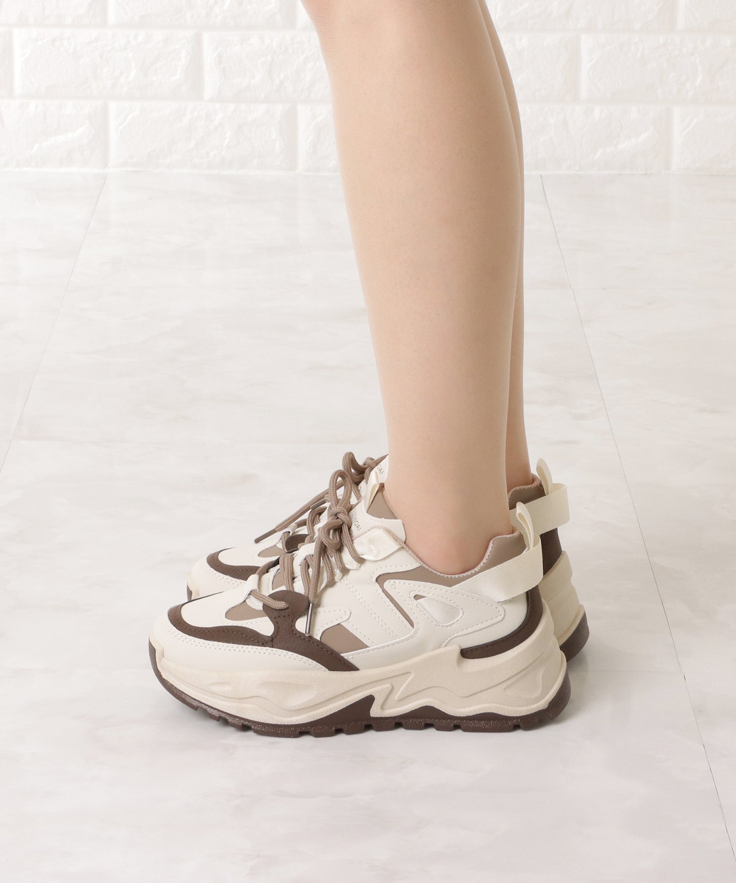 厚底ダッドスニーカー