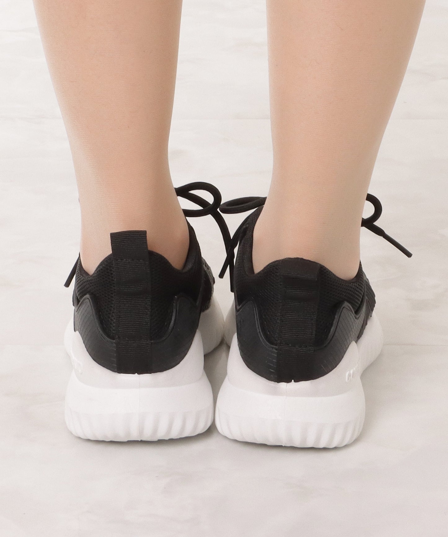 軽量メッシュスニーカー