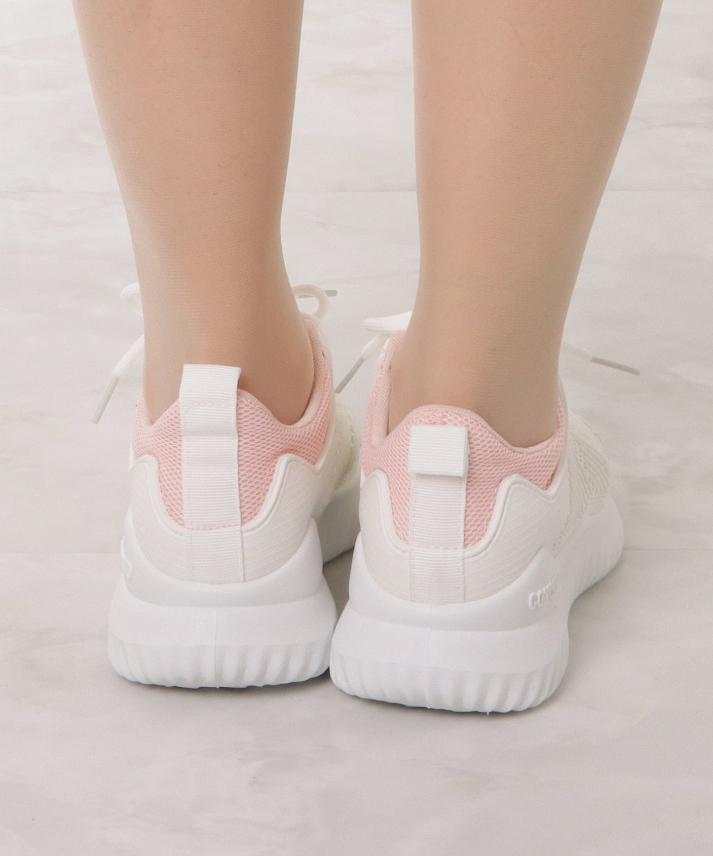 軽量メッシュスニーカー