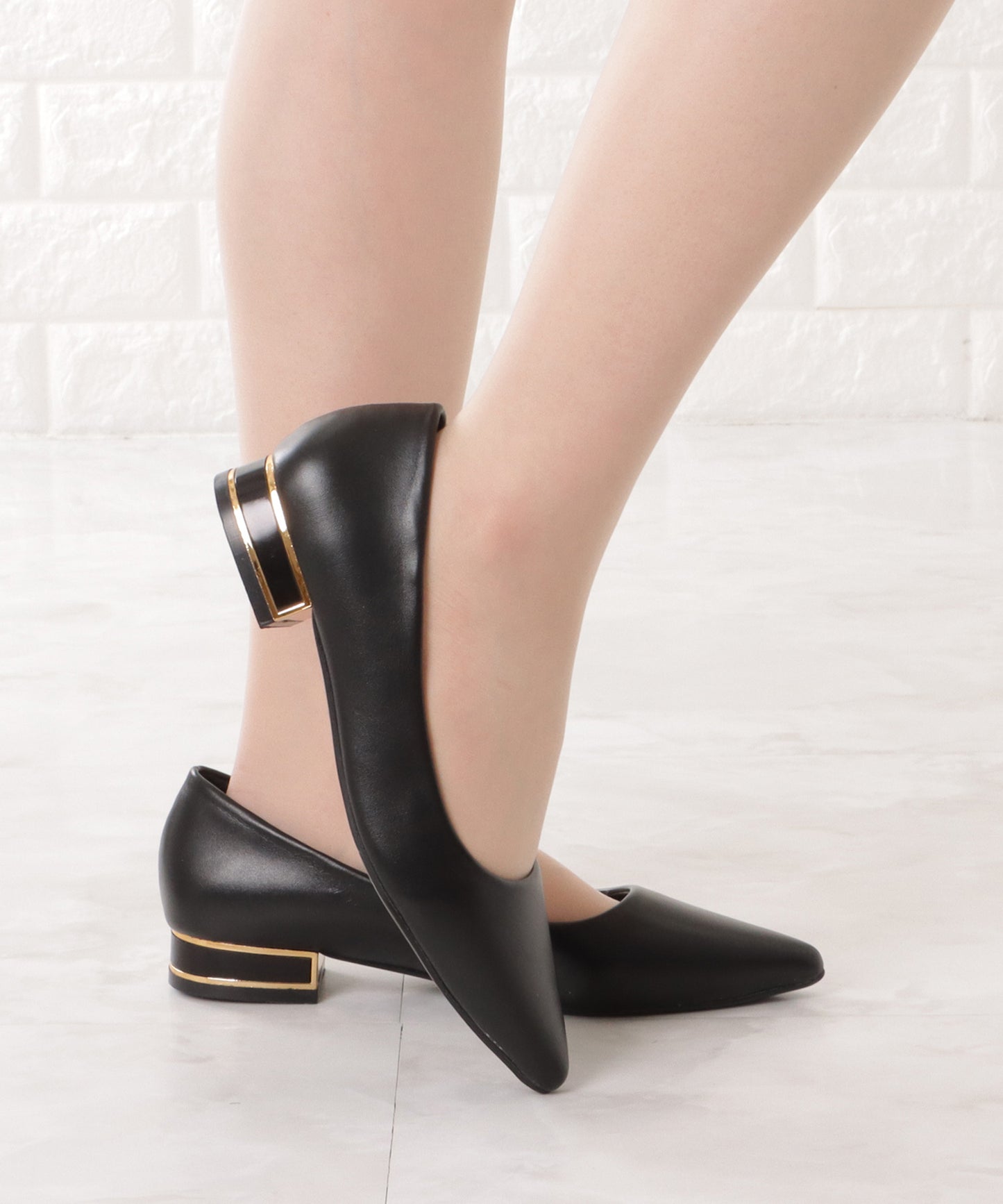 レザー調ポインテッドトゥメタリックヒールパンプス