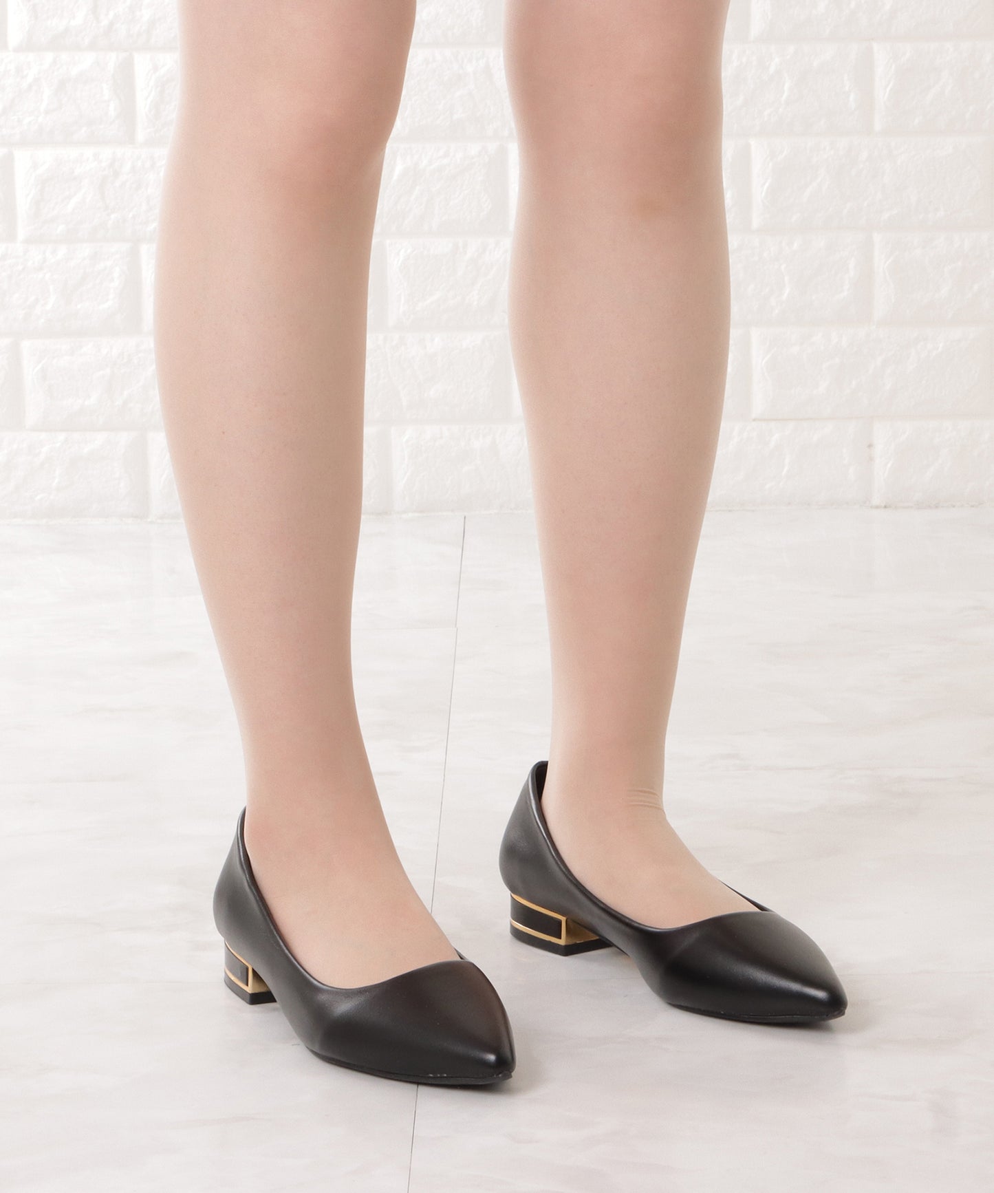 レザー調ポインテッドトゥメタリックヒールパンプス