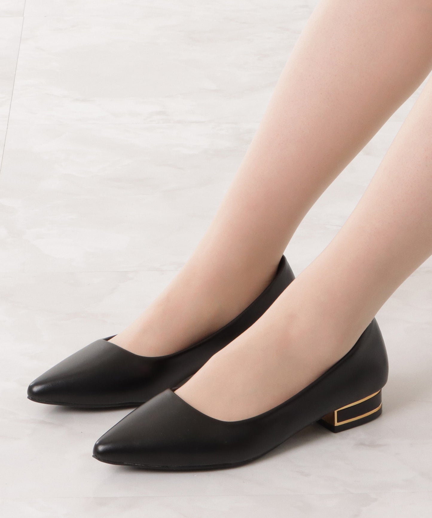レザー調ポインテッドトゥメタリックヒールパンプス