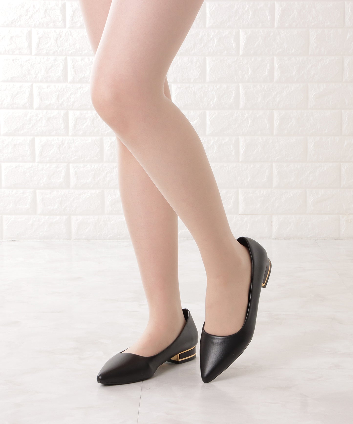 レザー調ポインテッドトゥメタリックヒールパンプス