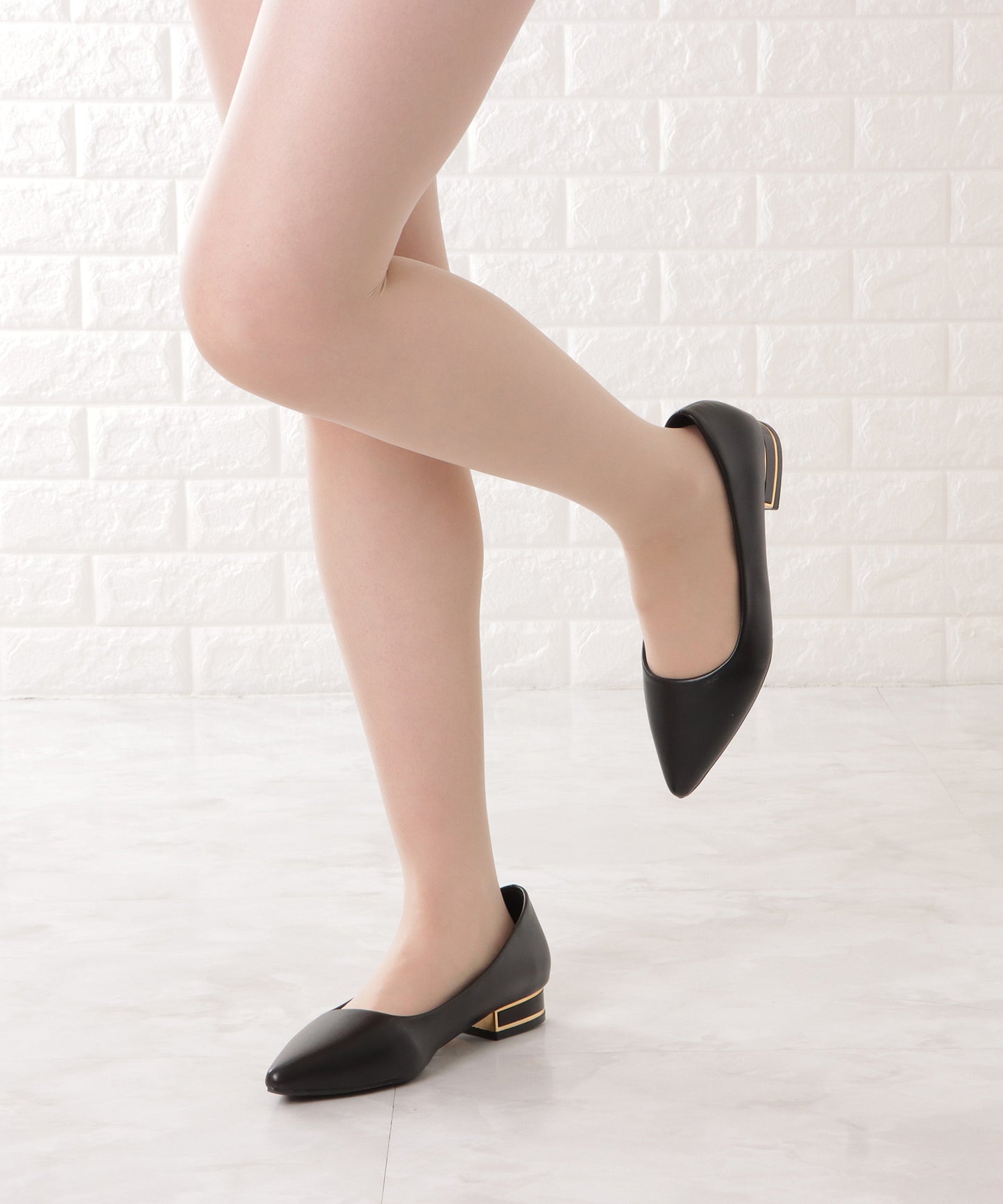 レザー調ポインテッドトゥメタリックヒールパンプス