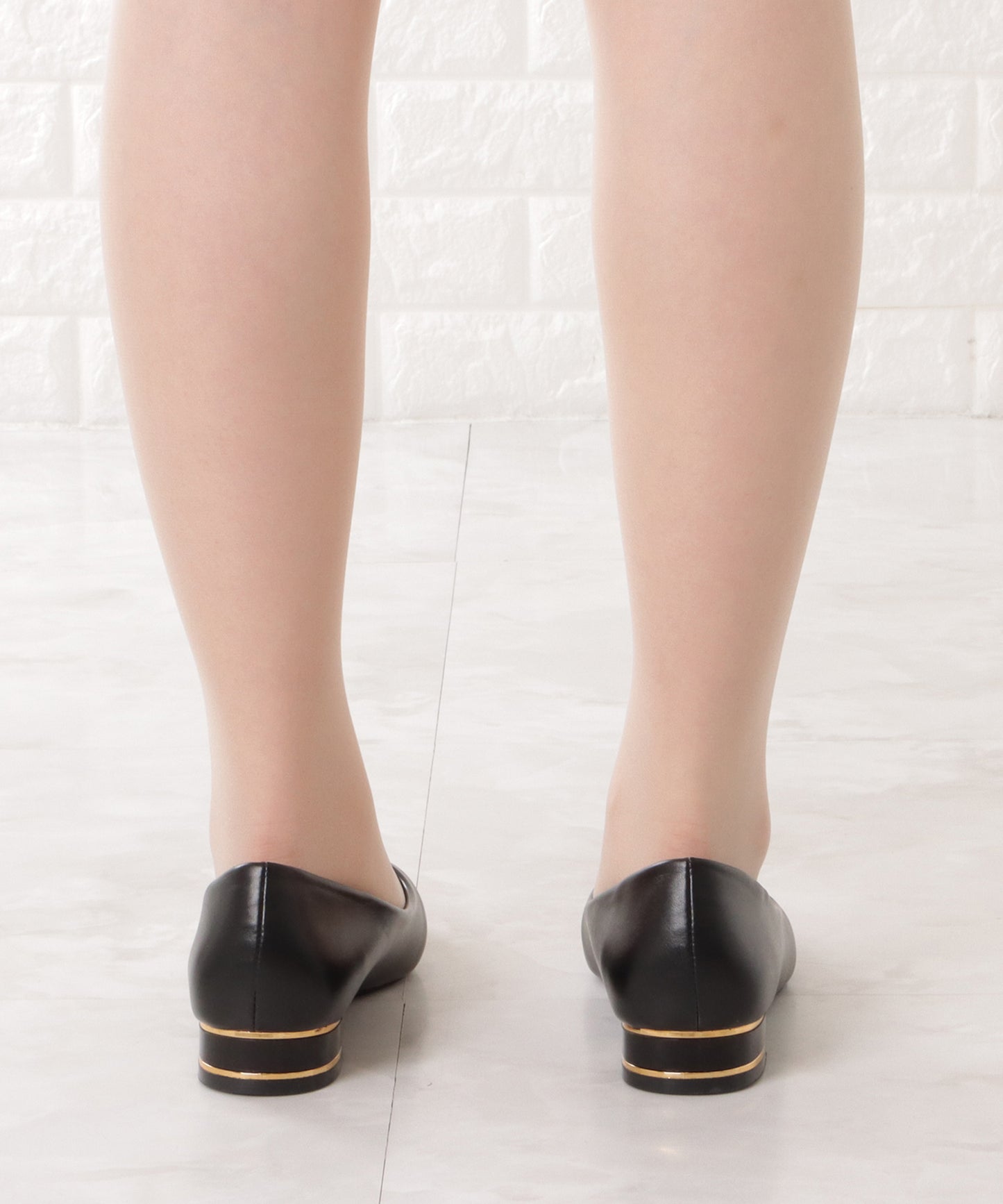 レザー調ポインテッドトゥメタリックヒールパンプス