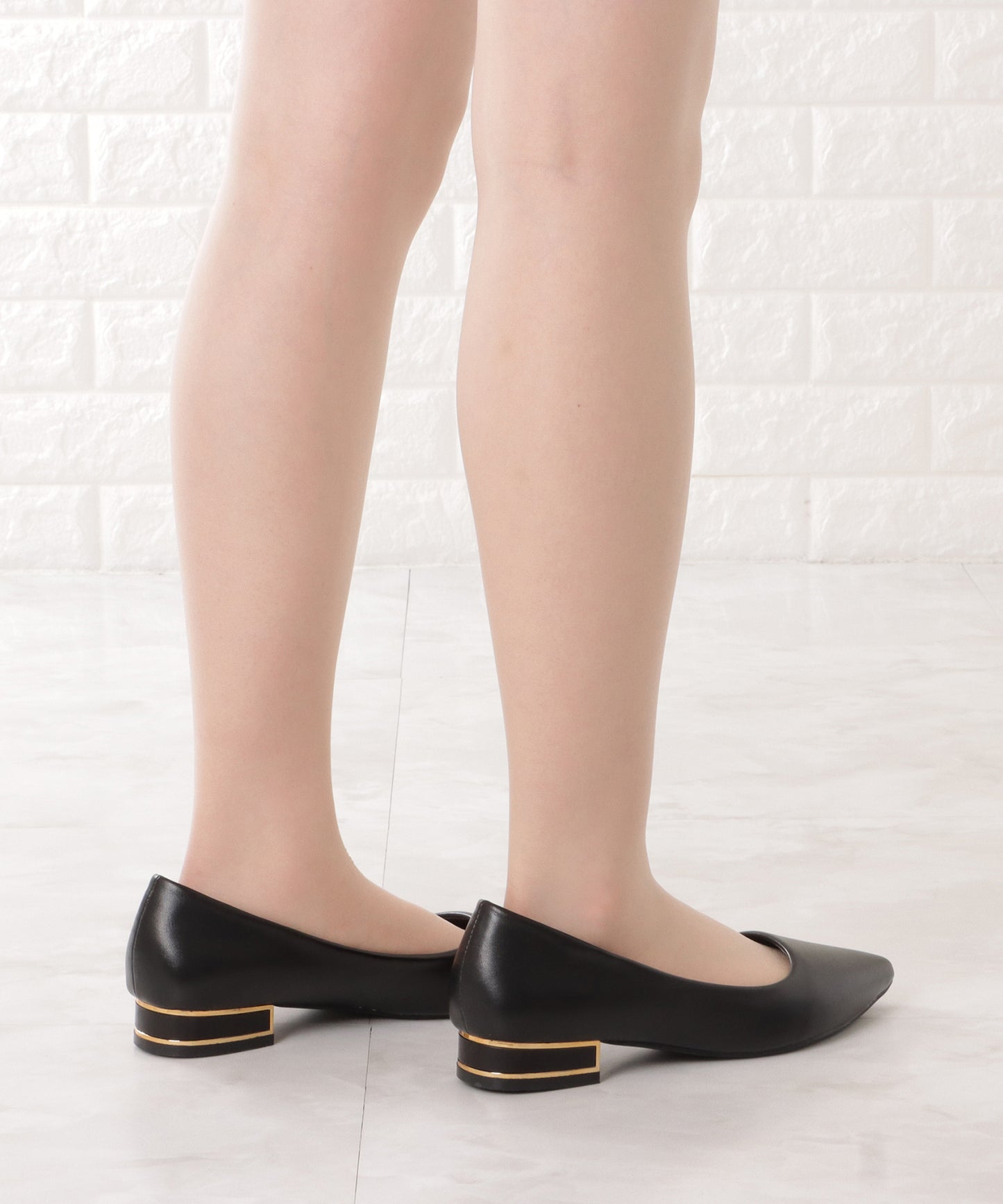 レザー調ポインテッドトゥメタリックヒールパンプス