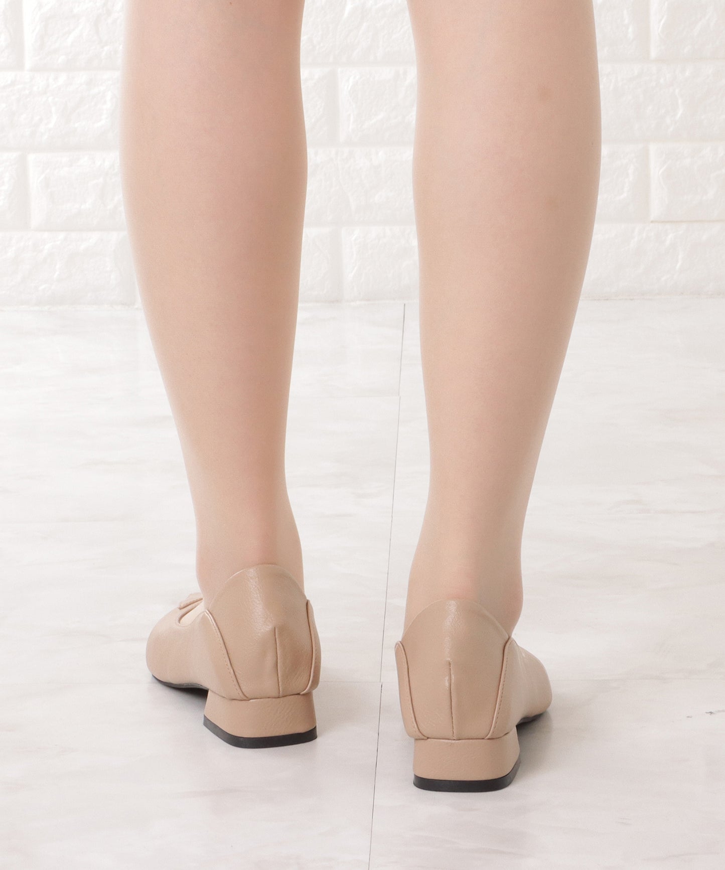 レザー調レイヤードローヒールパンプス