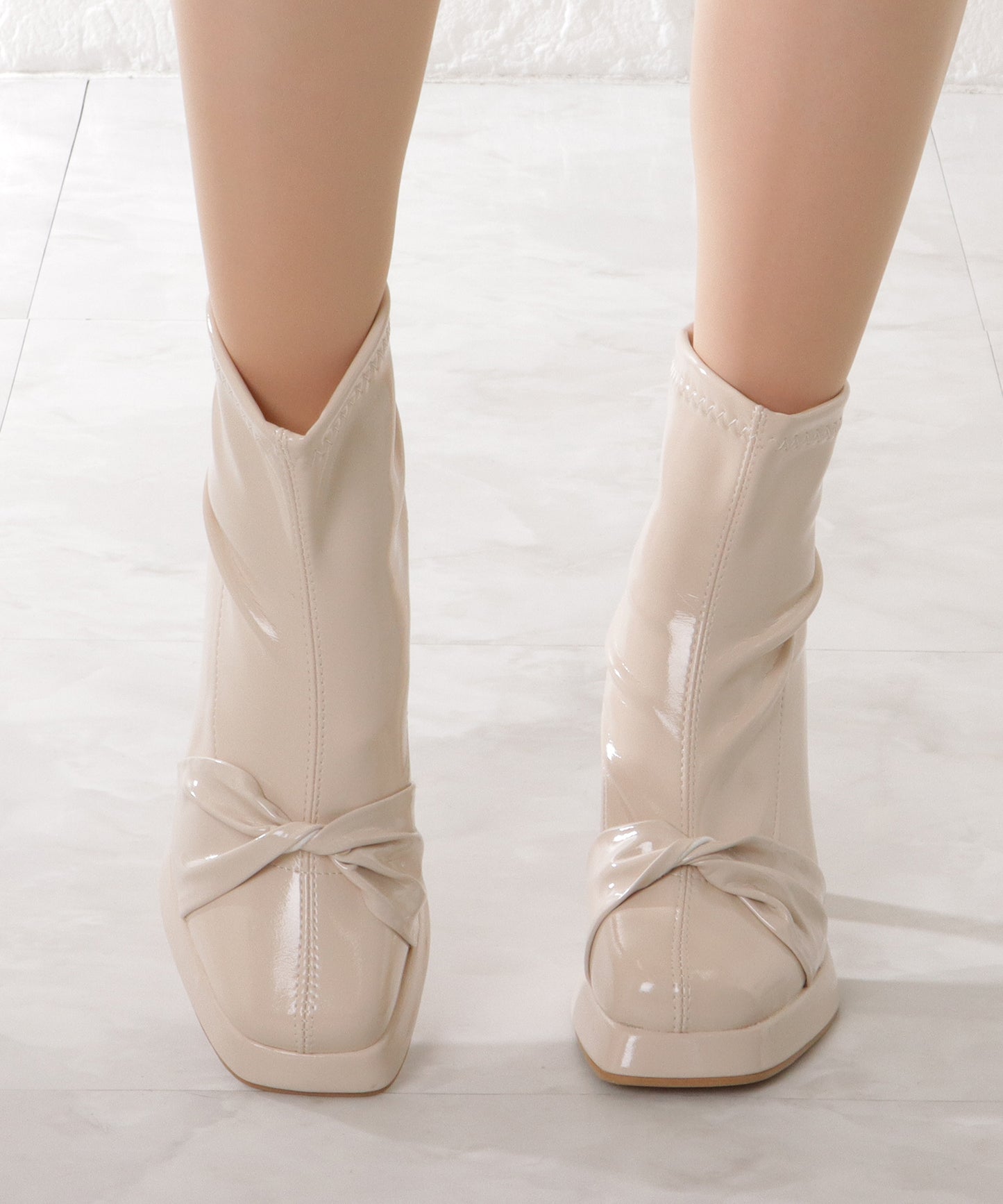 レザー調ねじりリボンスクエアショートブーツ
