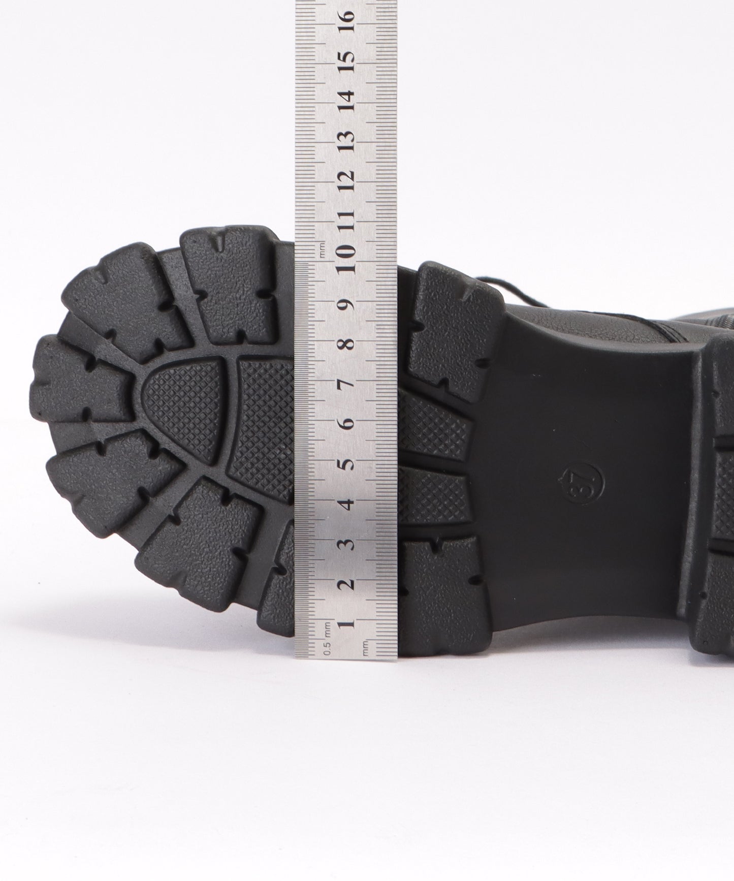 レザー調レースアップ厚底ミドルブーツ