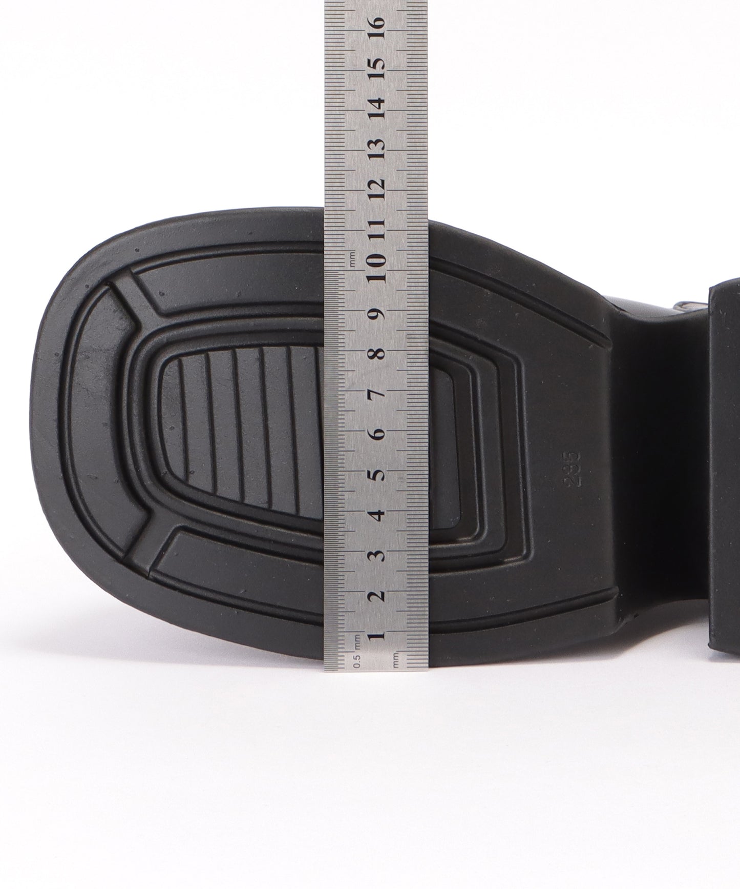 レザー調タッセル付きボリュームショートブーツ