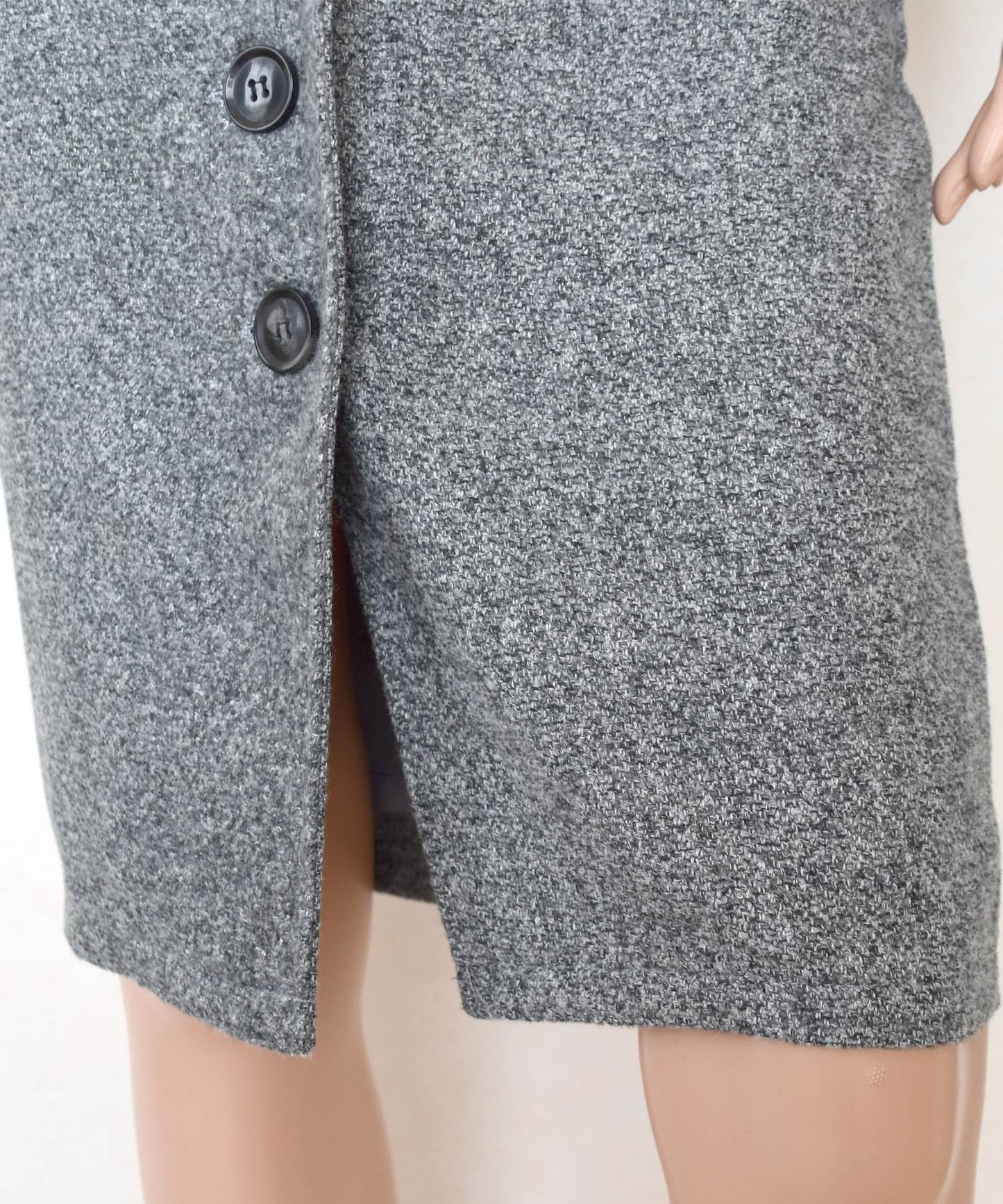 フロントボタンスリット入り膝丈タイトスカート