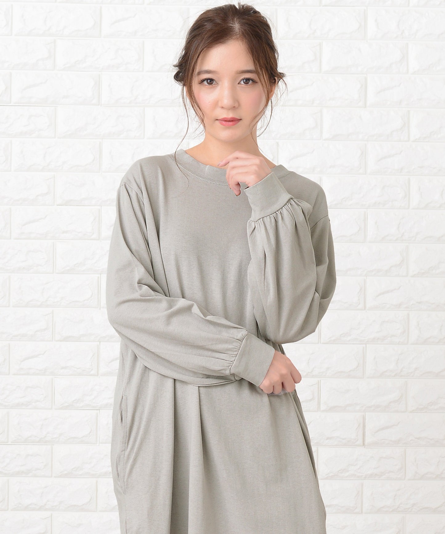 シンプル無地長袖ロングTシャツワンピース
