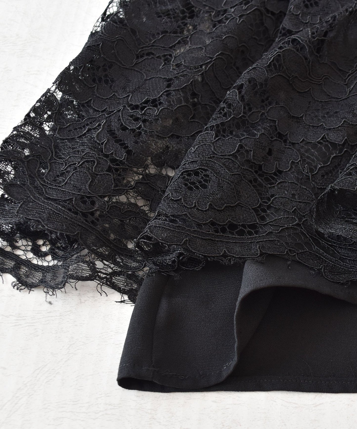 花柄レースケープ付ワイドセットアップ・パンツドレス