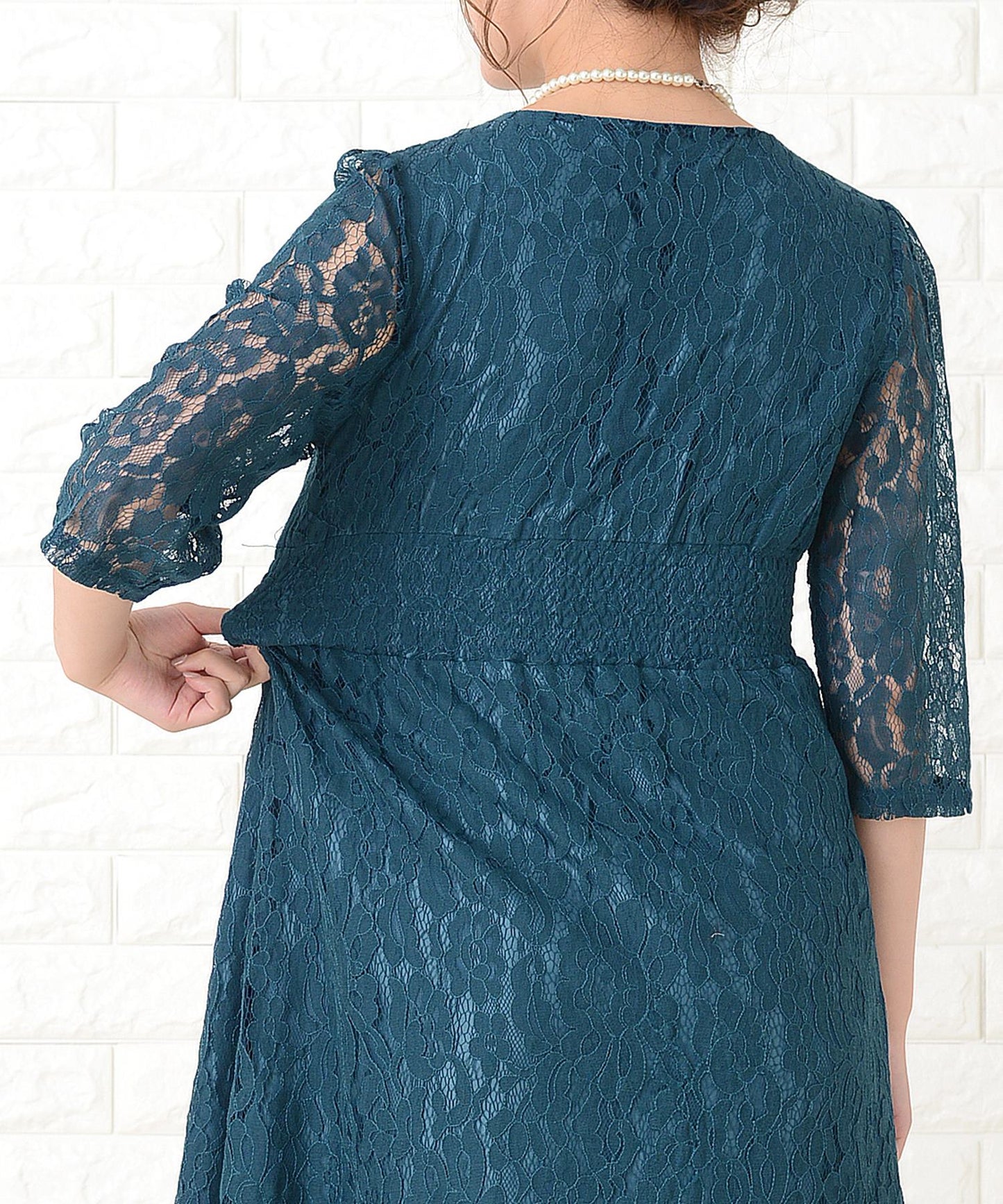 襟元スッキリ 総レース七分袖ロング丈ワンピース・ドレス