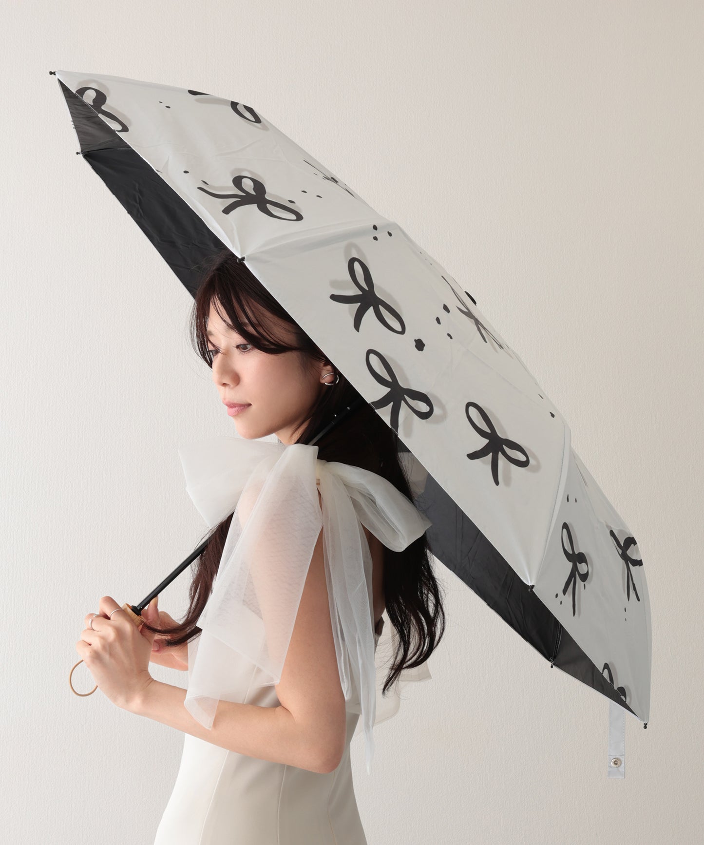 晴雨兼用 配色 リボン柄 ウッド調 ハンドル 折りたたみ傘