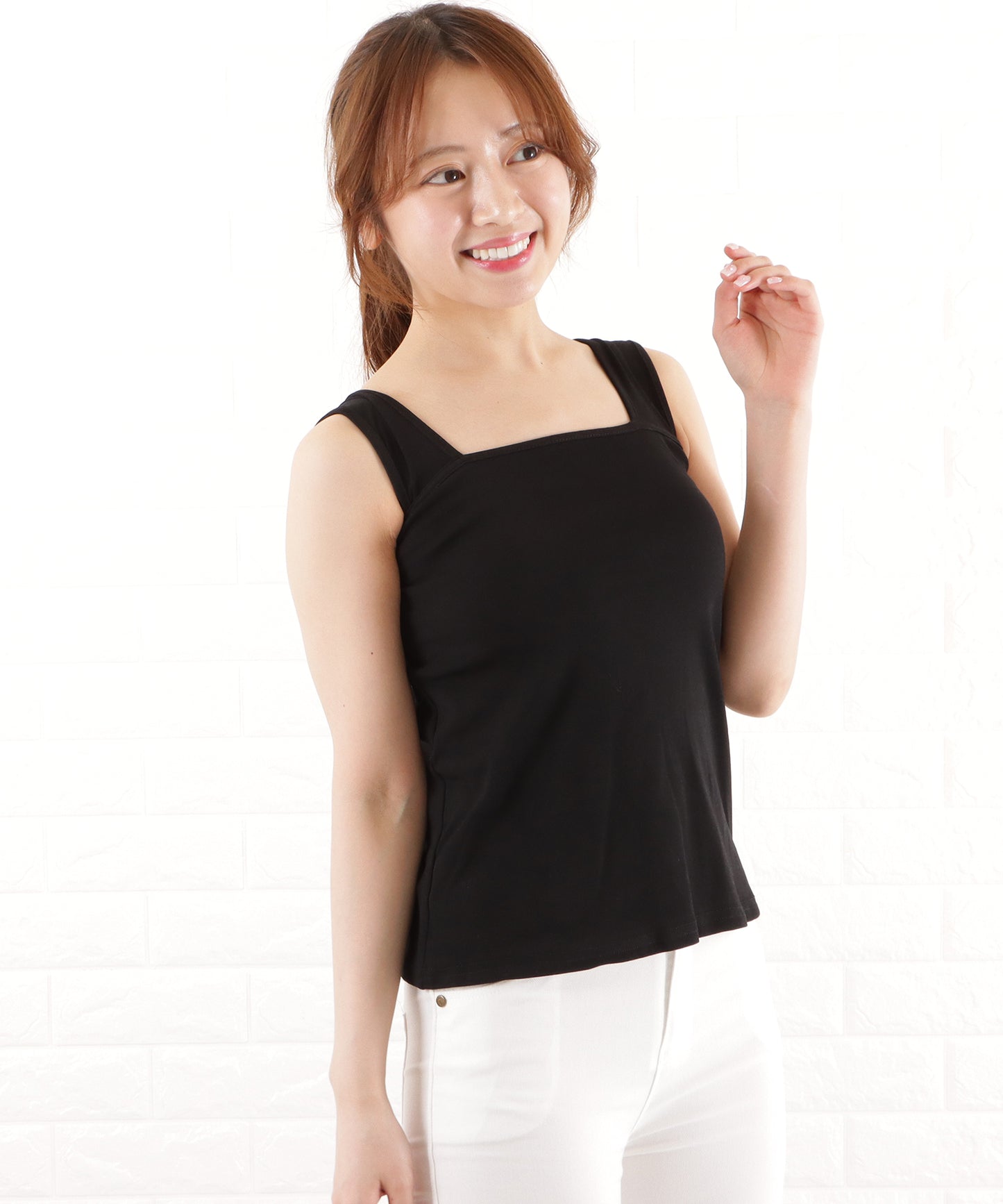 スクエアネックタンクトップ