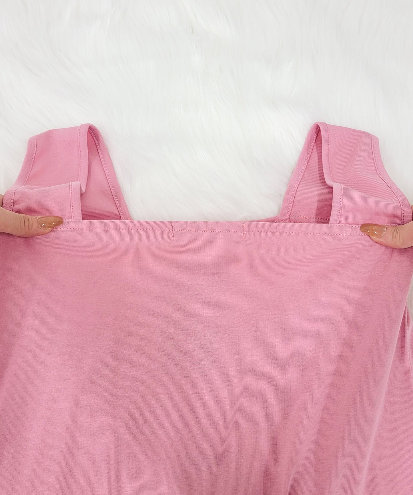 スクエアネックタンクトップ