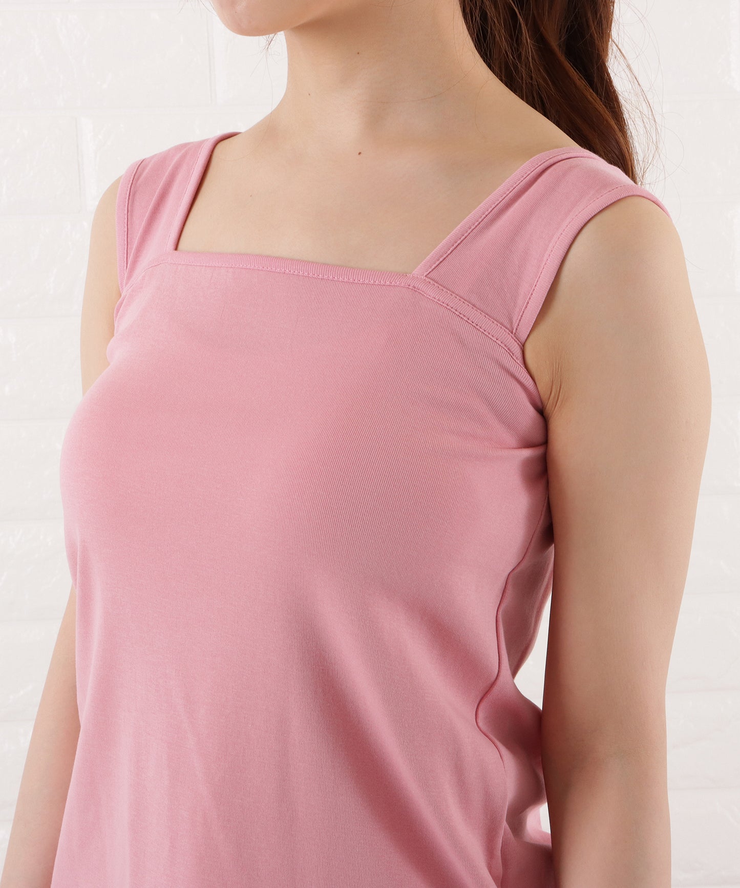 スクエアネックタンクトップ