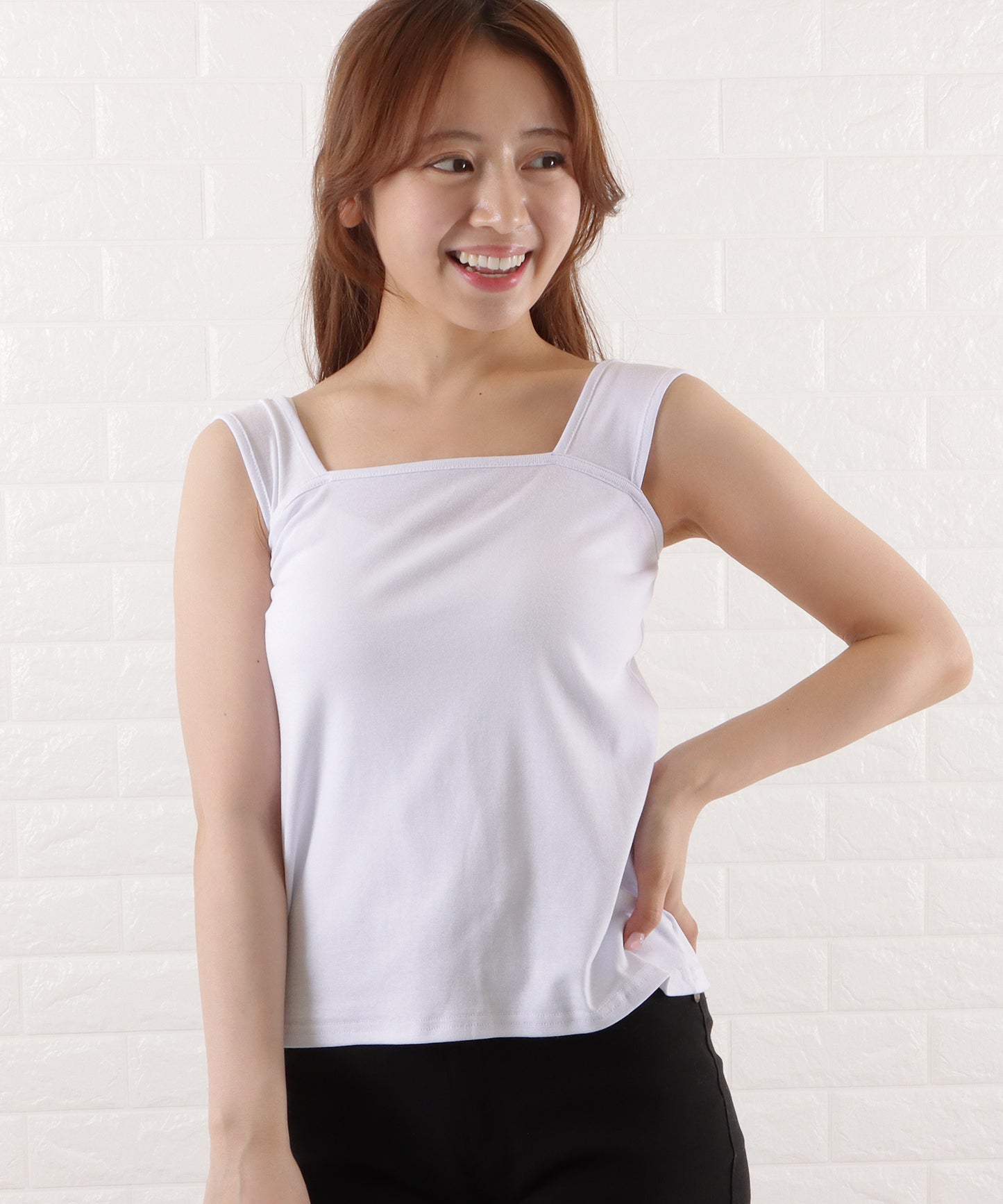 スクエアネックタンクトップ