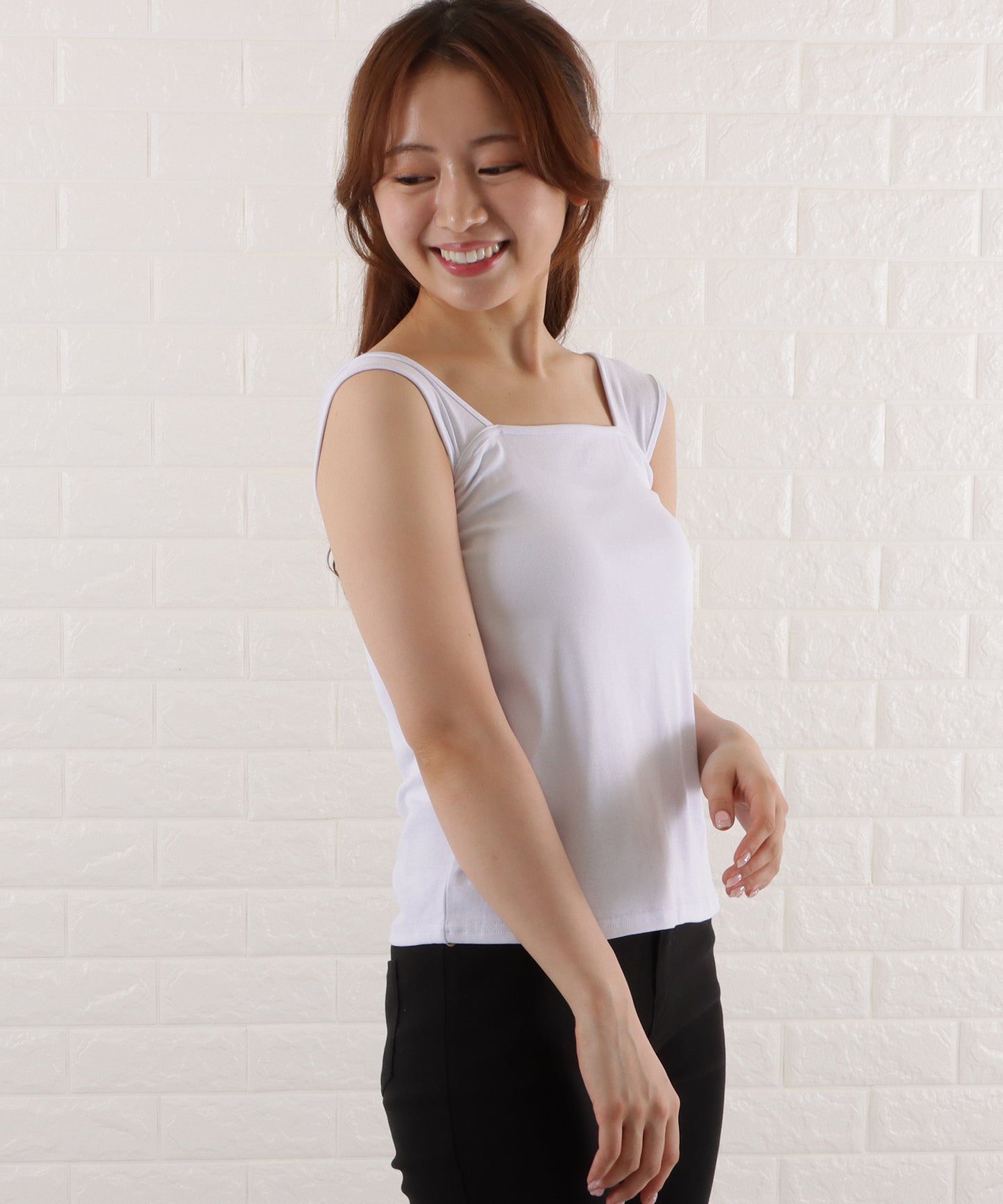 スクエアネックタンクトップ