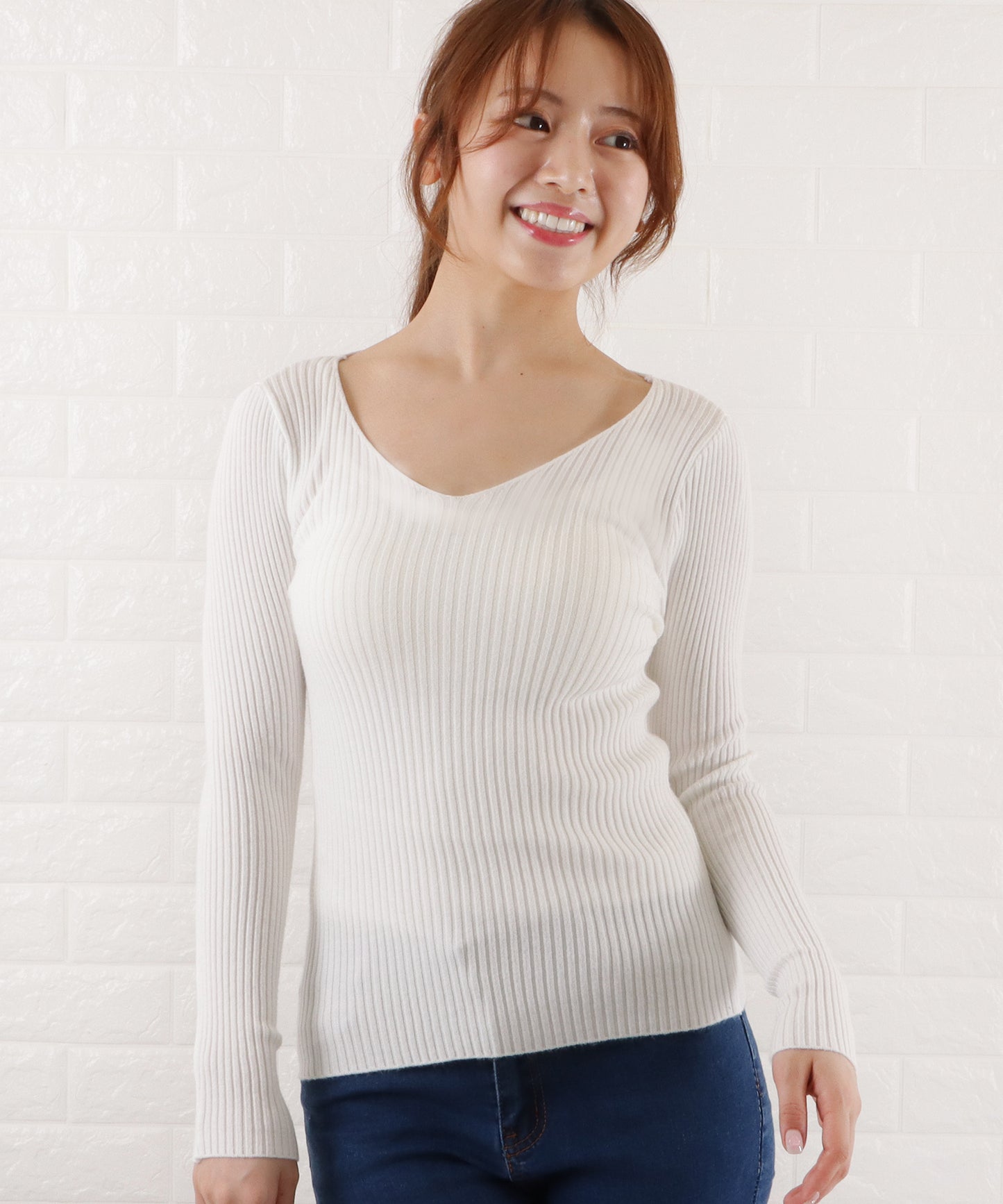 Vネックリブニットセーター