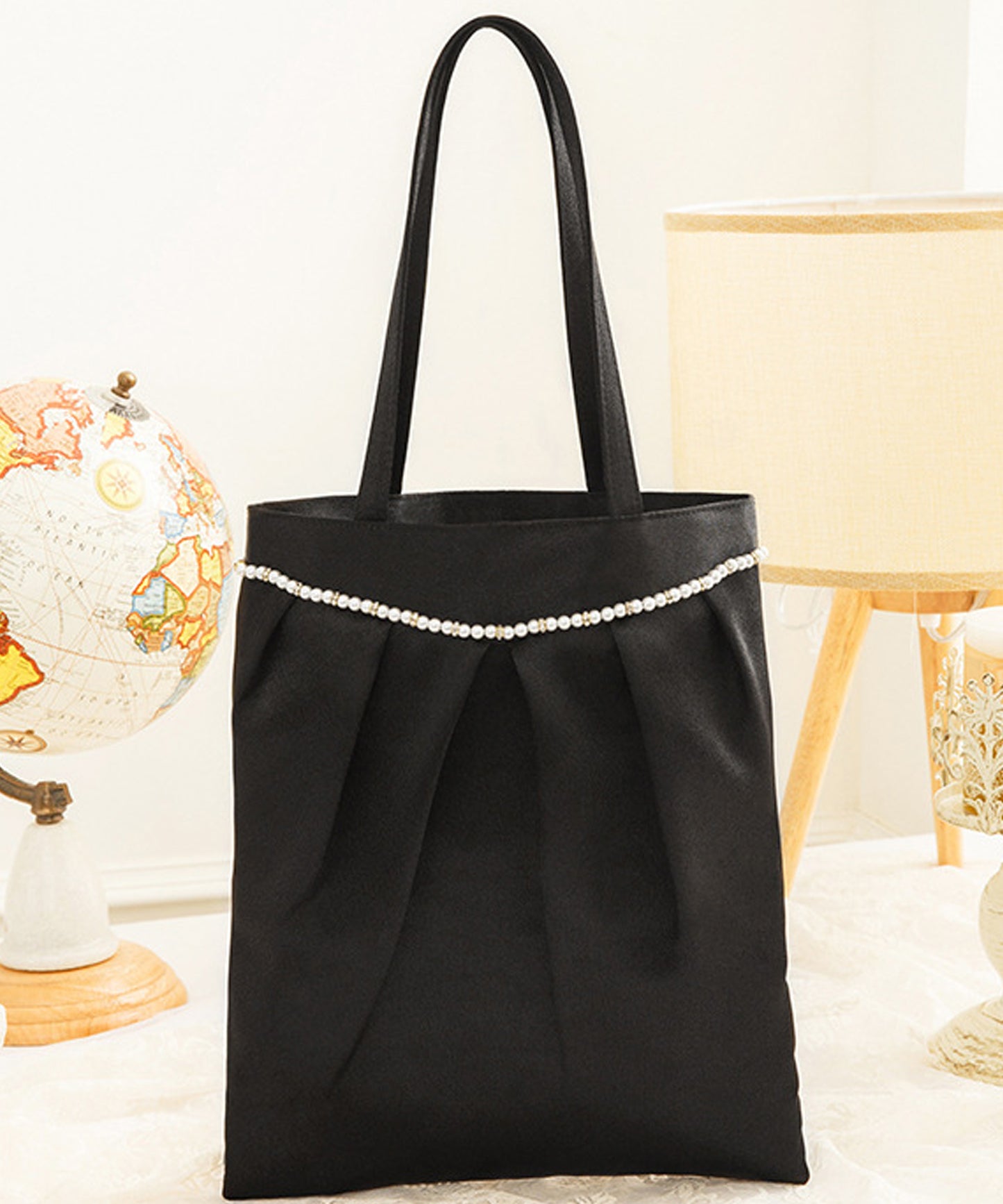 タック付きサテンパーティーバッグ