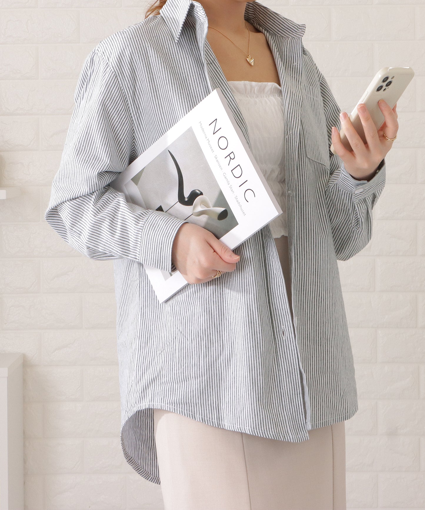 オーバーサイズドロップショルダーシャツ