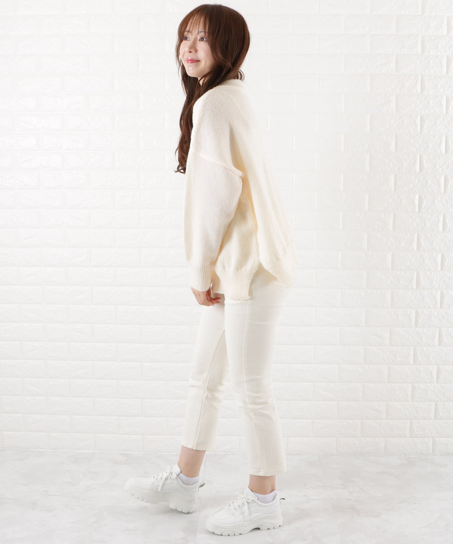 ロゴプリントニットプルオーバー