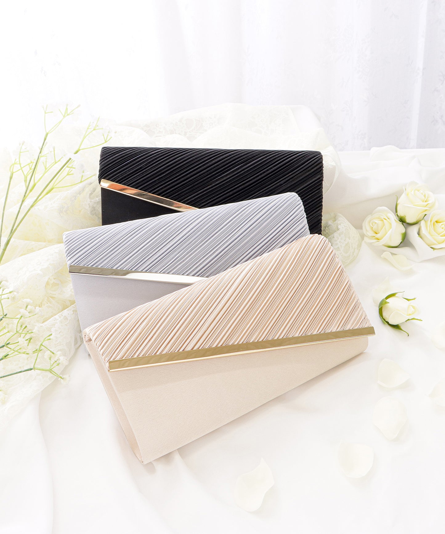 メタルフレームプリーツクラッチバッグ