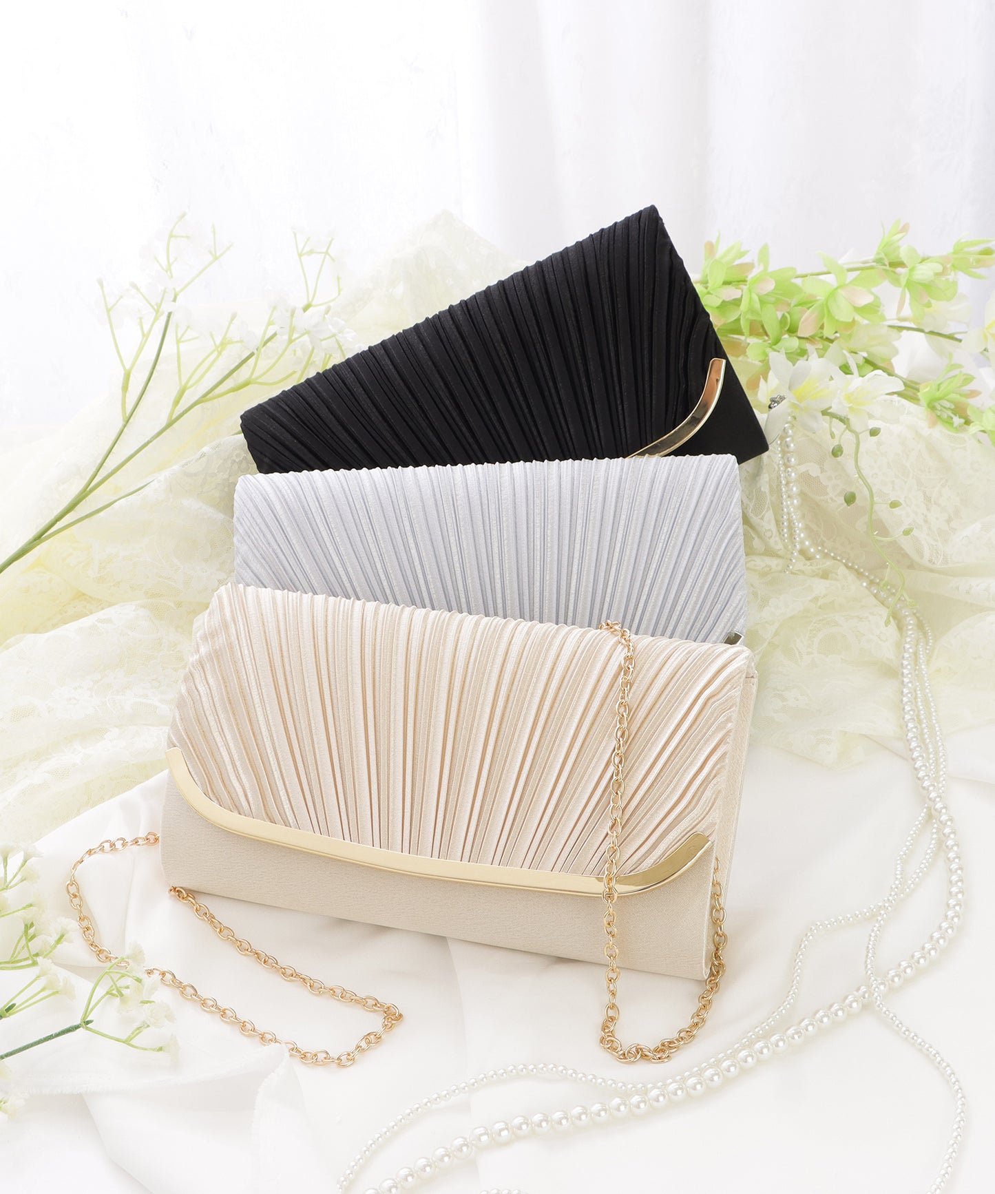 メタルフレームサテンプリーツクラッチバッグ