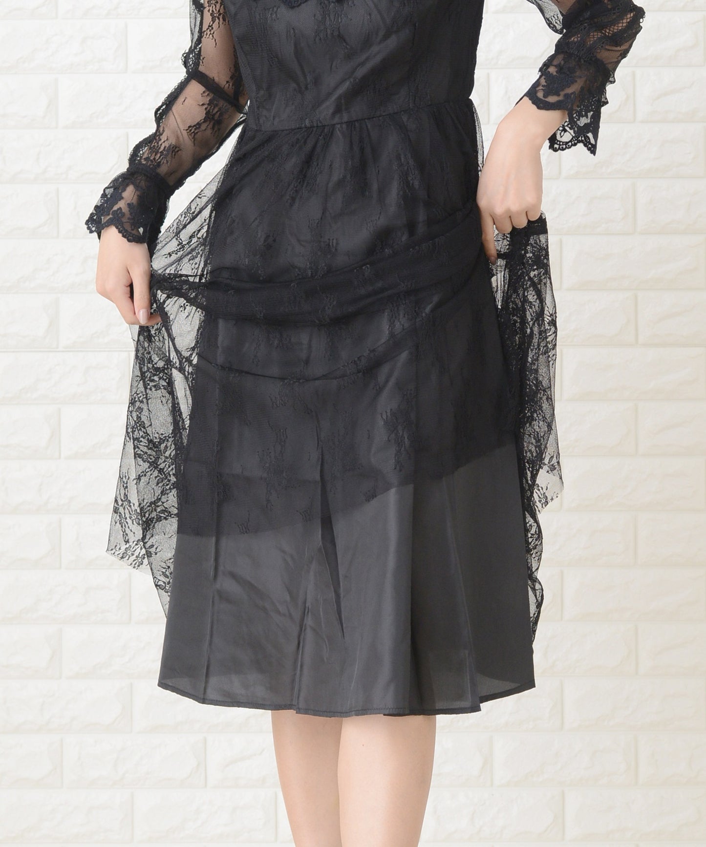 ベルスリーブレースミディ丈フレアワンピース・ドレス