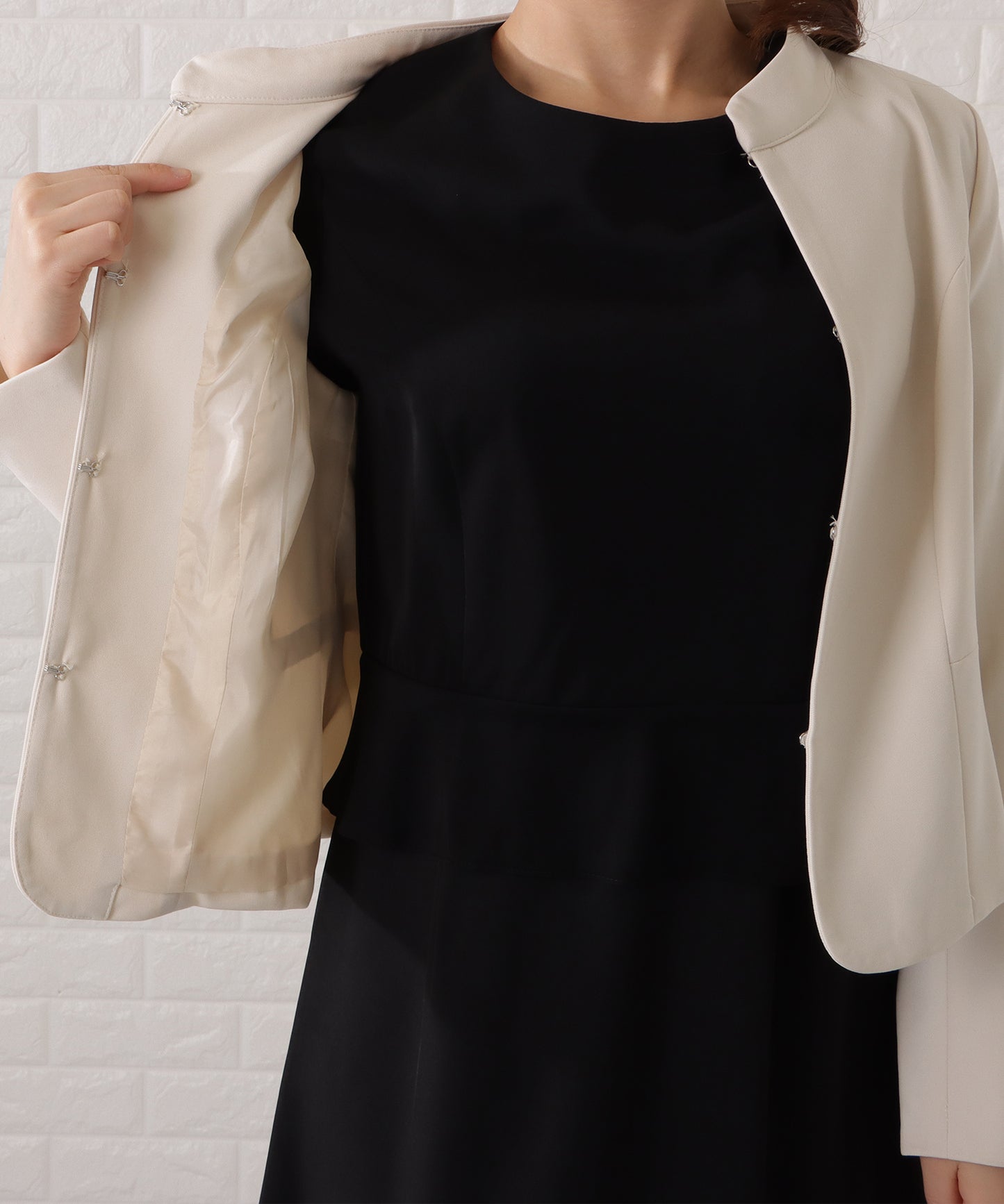 スタンドカラージャケット&セミフレアフェイクレイヤードワンピースセットアップ